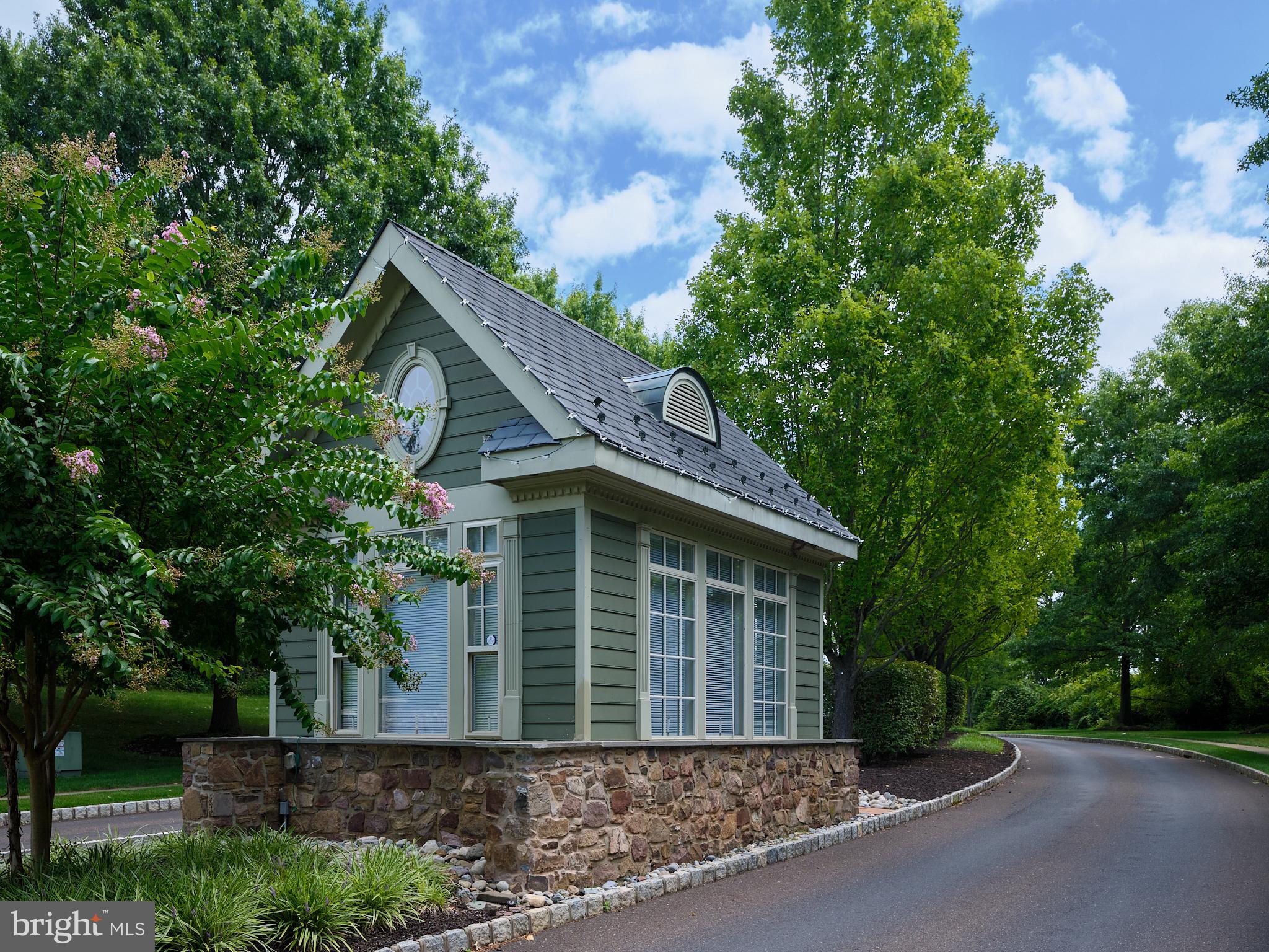 HERITAGE CR ESTS - Residential