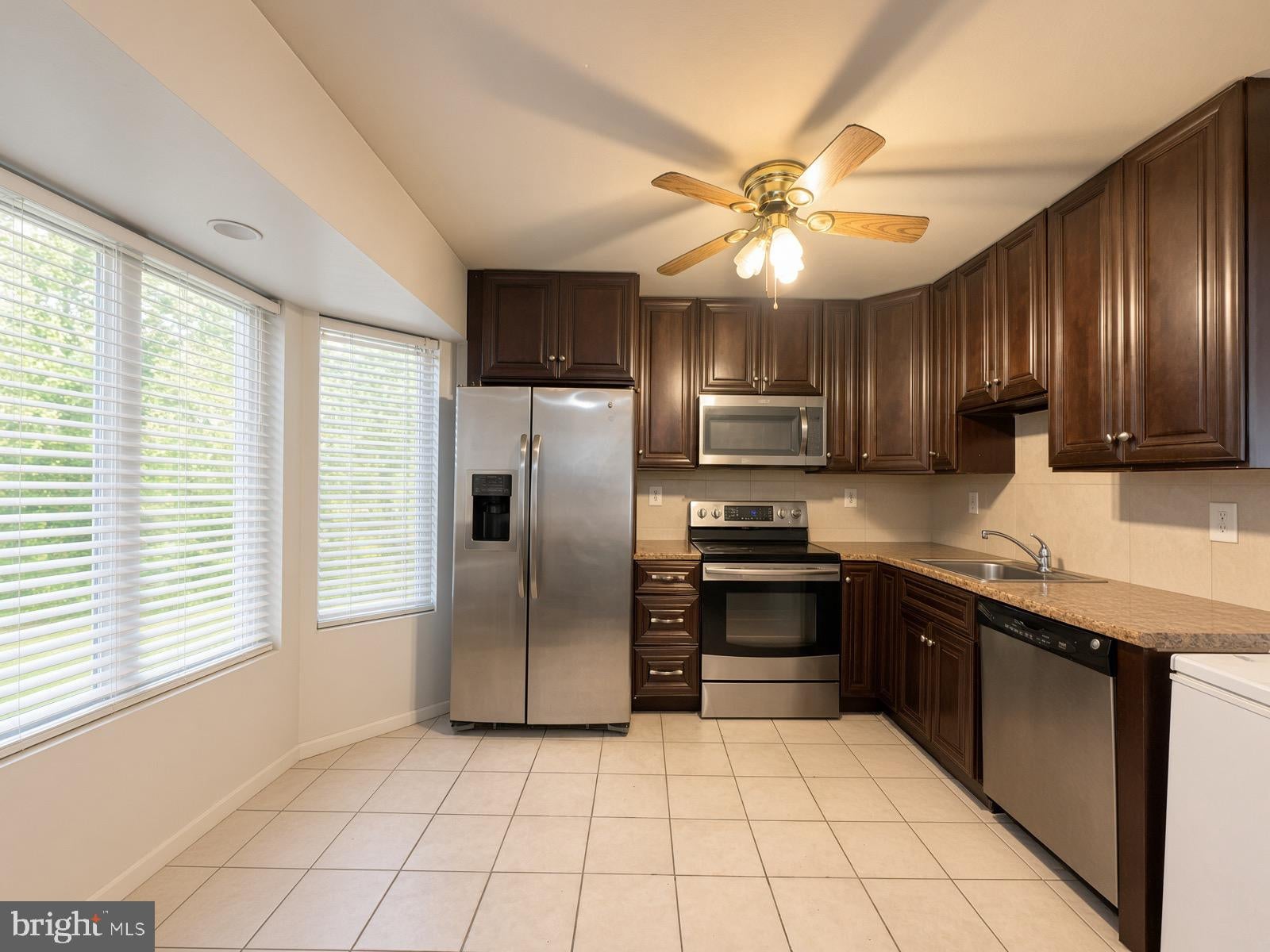 1211 DILLON COURT