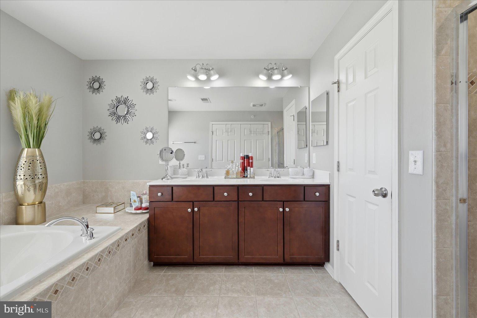 CASCADES PLACE CONDOMINIUM - Residential