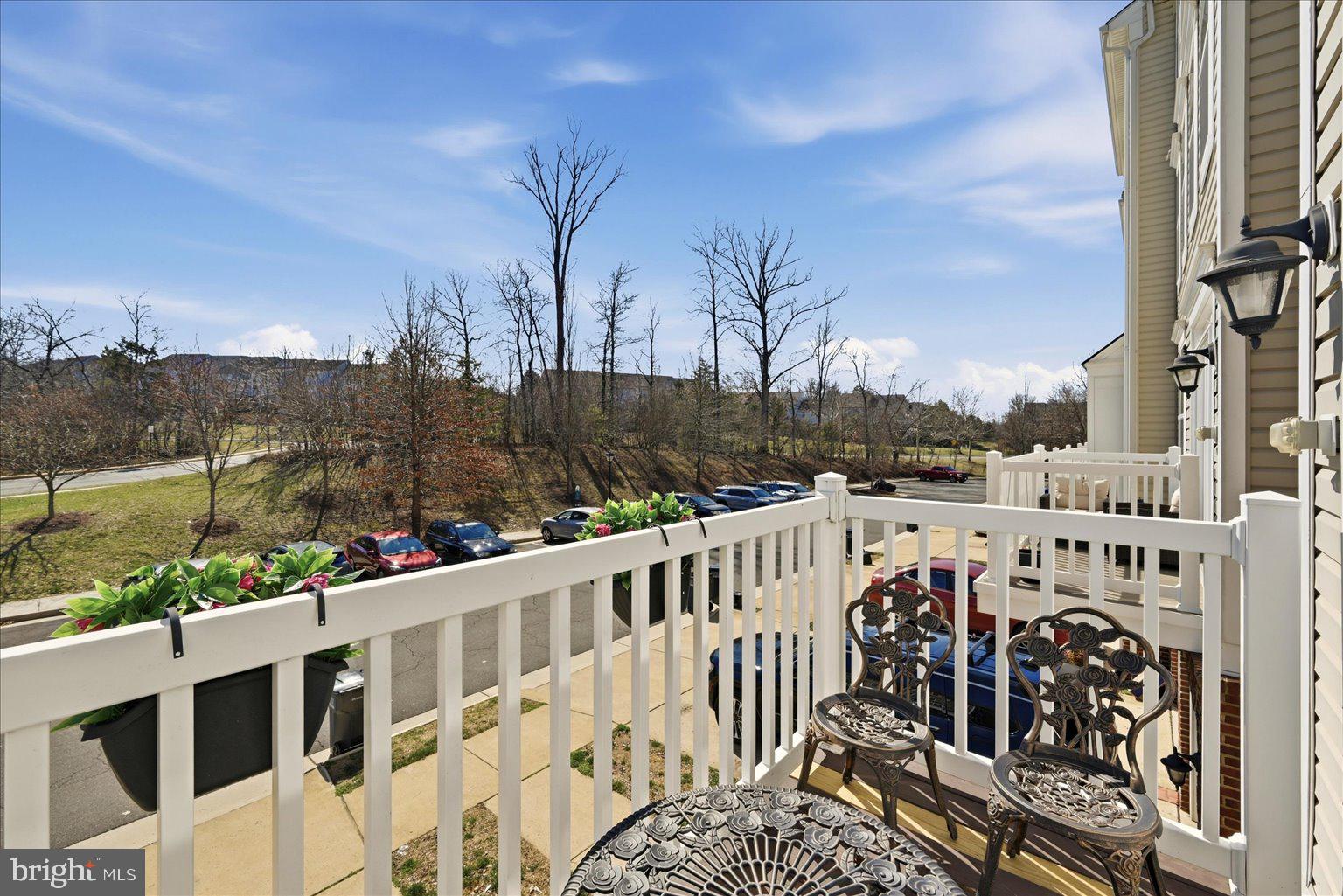 CASCADES PLACE CONDOMINIUM - Residential