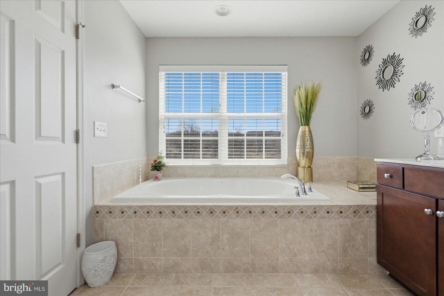 CASCADES PLACE CONDOMINIUM - Residential