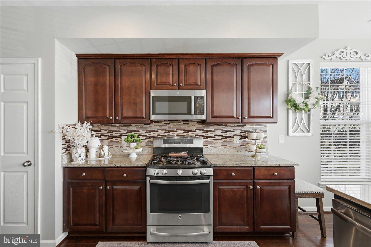 CASCADES PLACE CONDOMINIUM - Residential