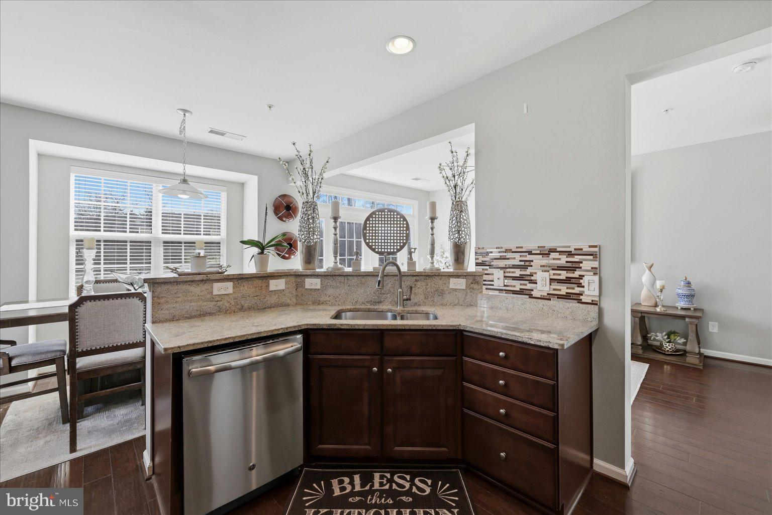 CASCADES PLACE CONDOMINIUM - Residential