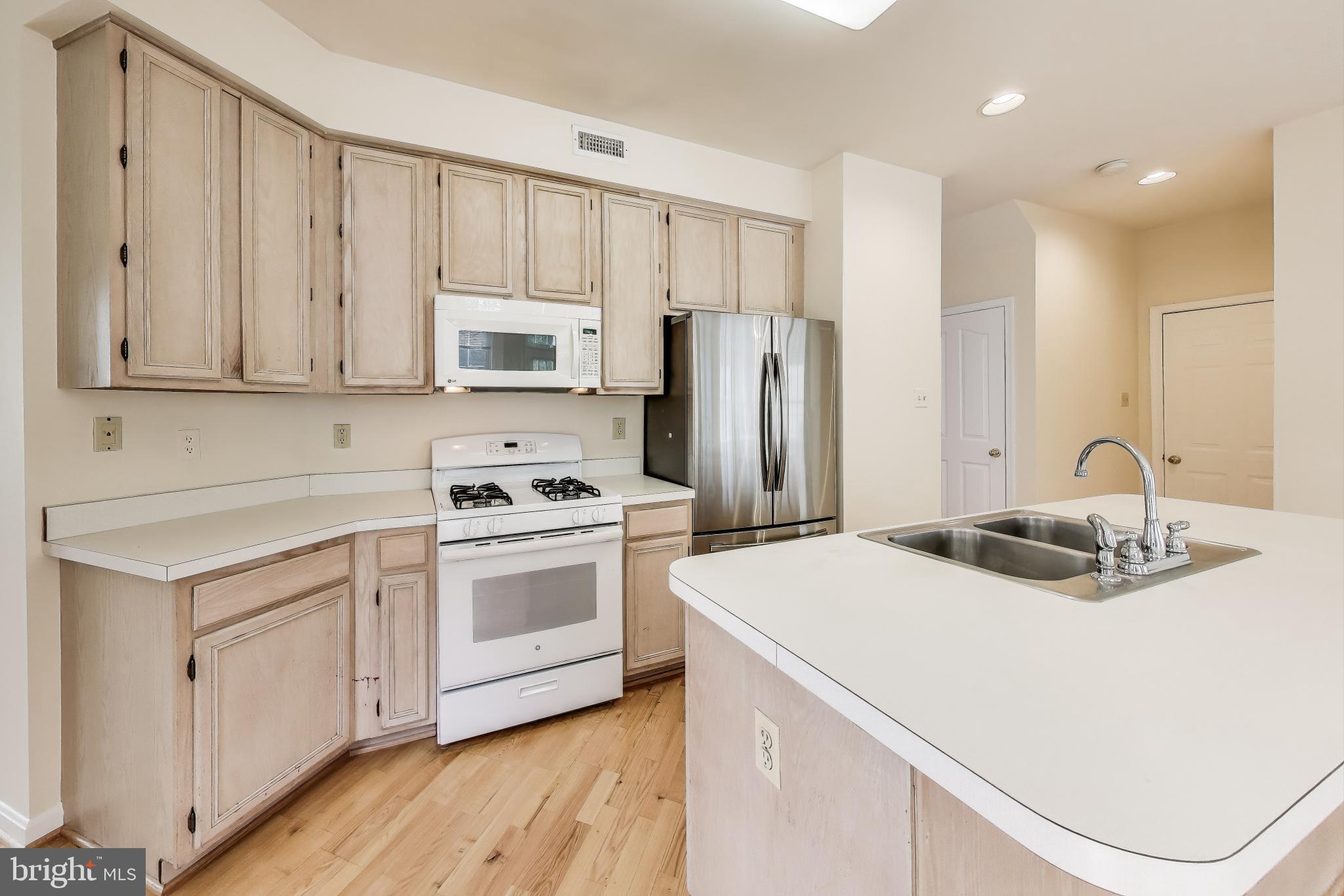 BLUNT COMMONS - Residential Lease