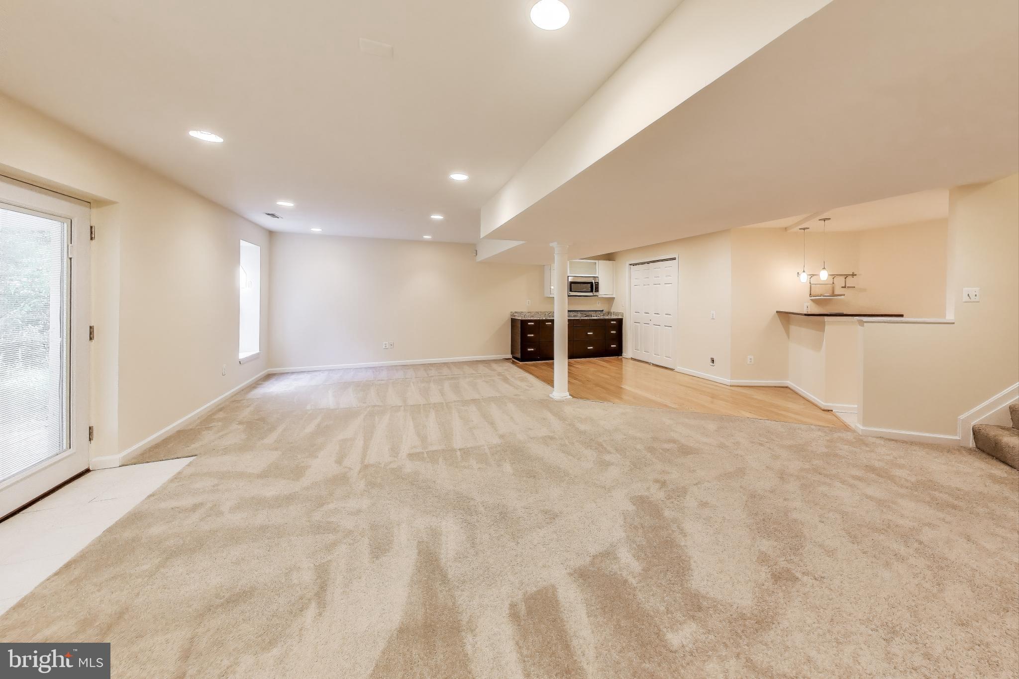 BLUNT COMMONS - Residential Lease