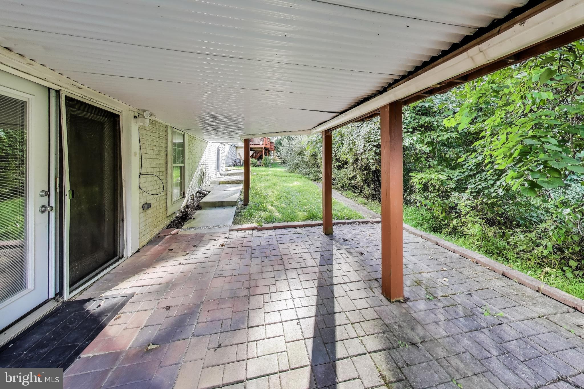 BLUNT COMMONS - Residential Lease