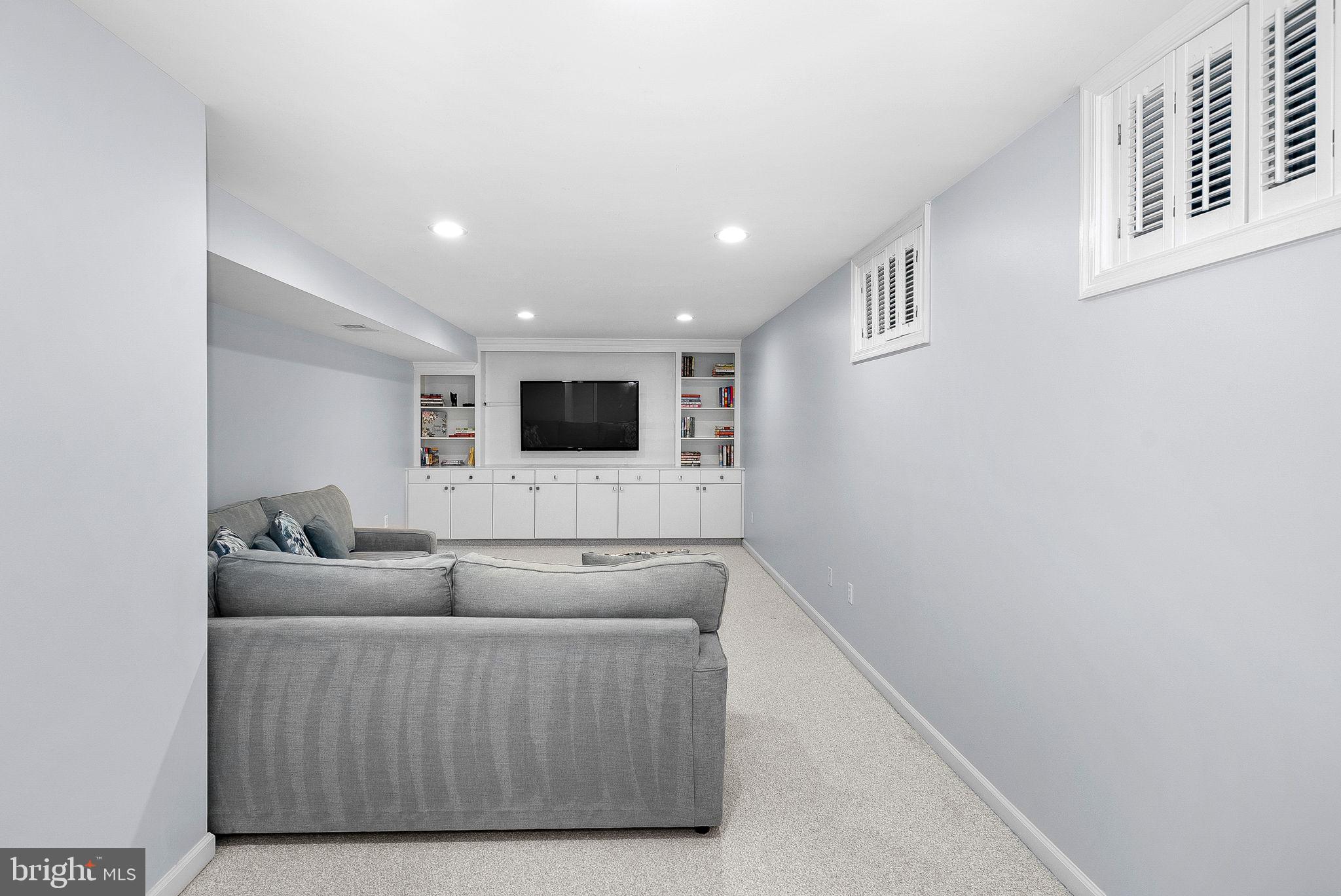 LOWES ISLAND/CASCADES - Residential