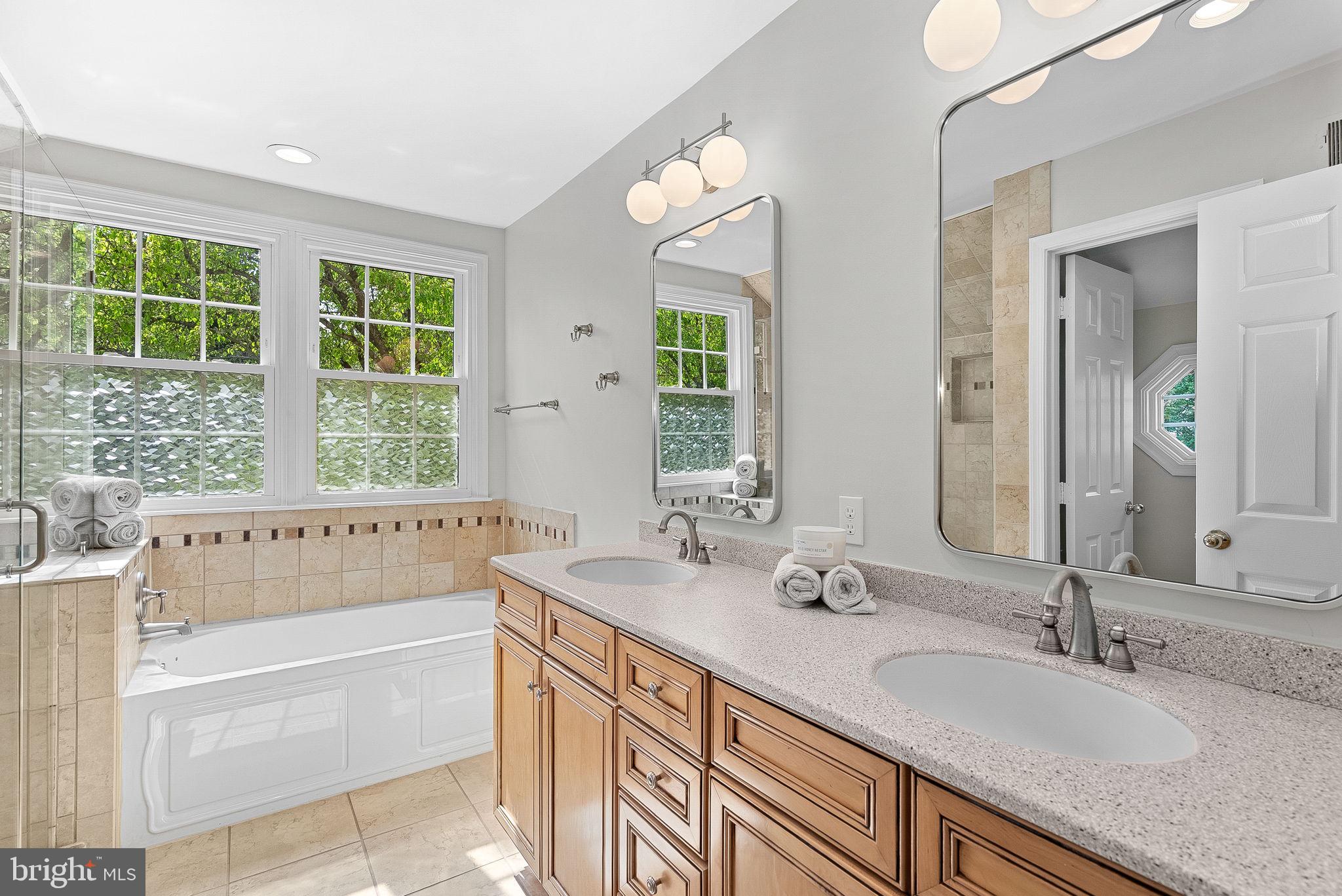 LOWES ISLAND/CASCADES - Residential