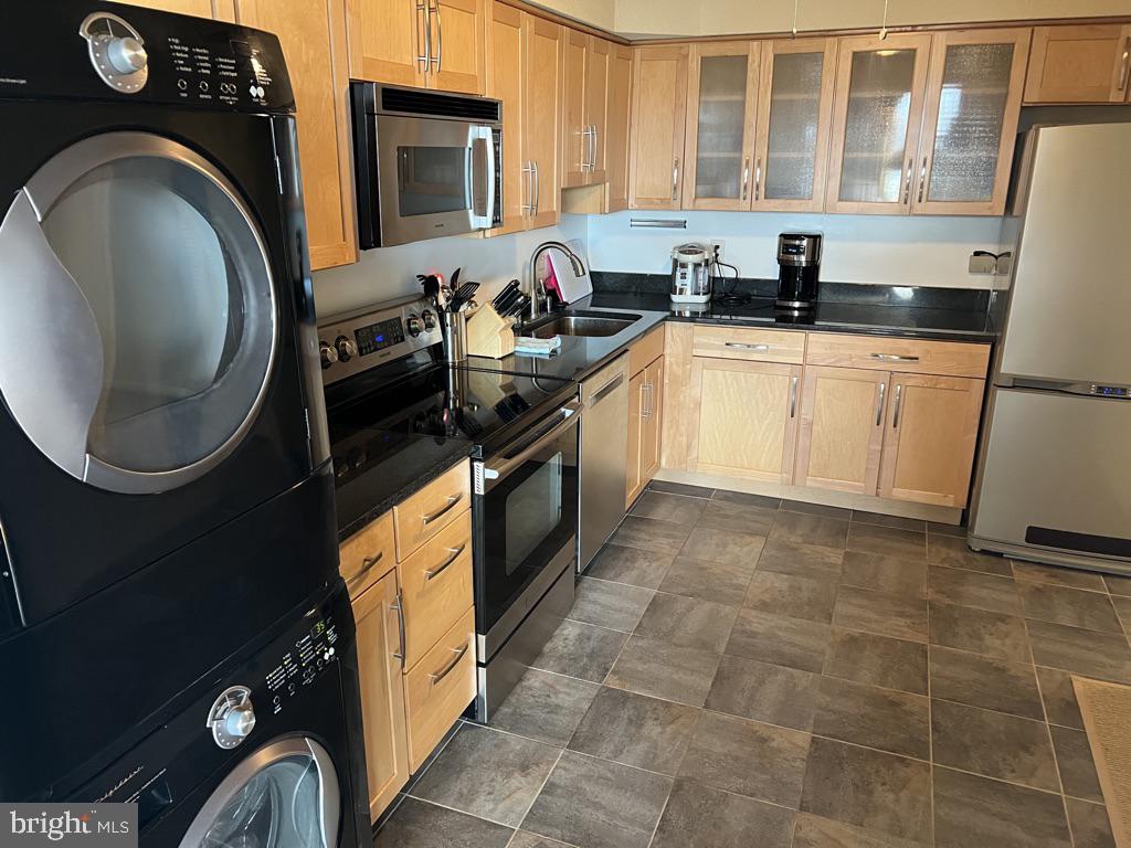 SKYLINE HOUSE - Residential Lease