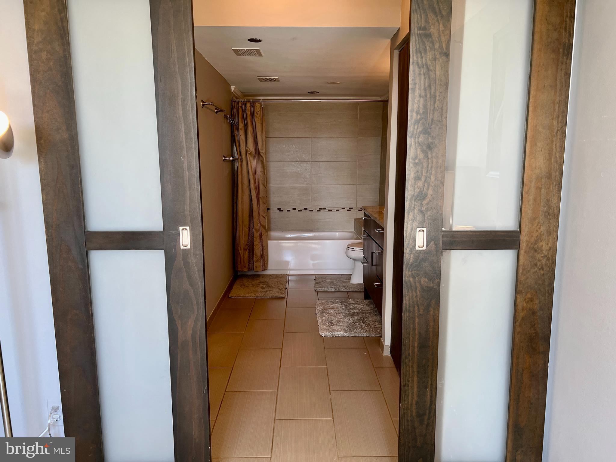 SKYLINE HOUSE - Residential Lease