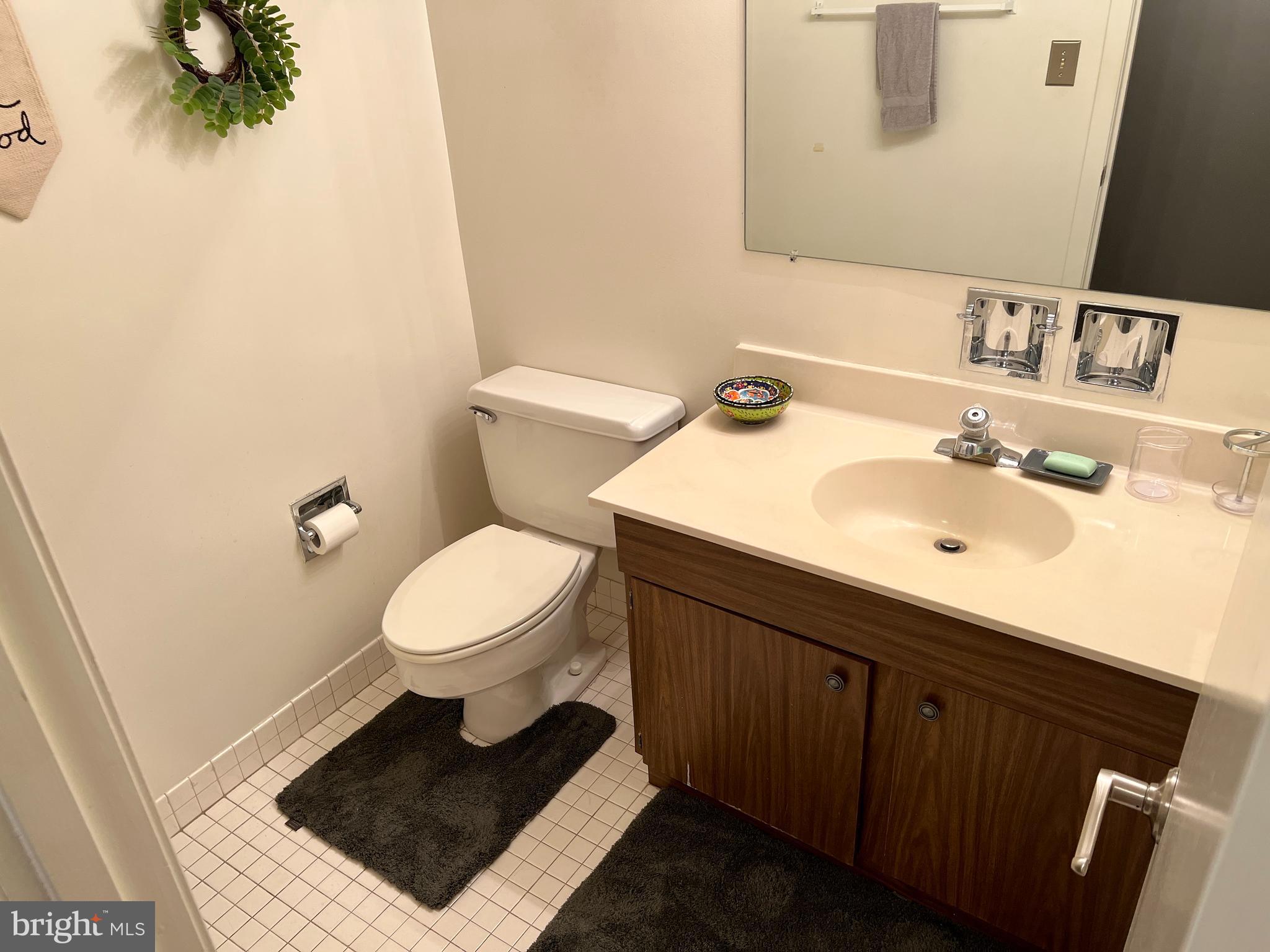 SKYLINE HOUSE - Residential Lease