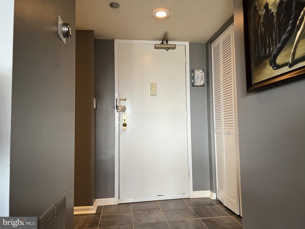 SKYLINE HOUSE - Residential Lease