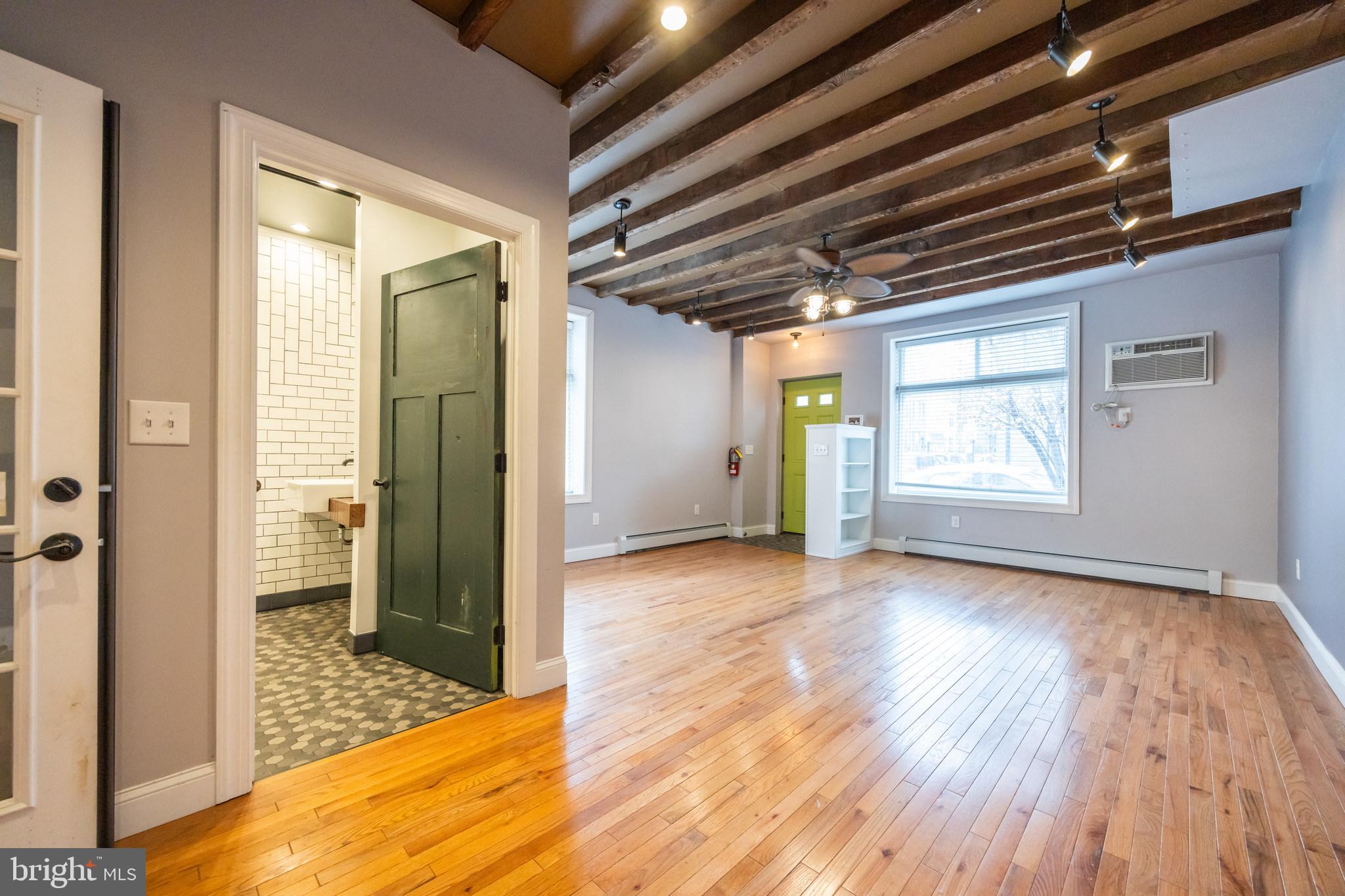 EAST KENSINGTON - Residential