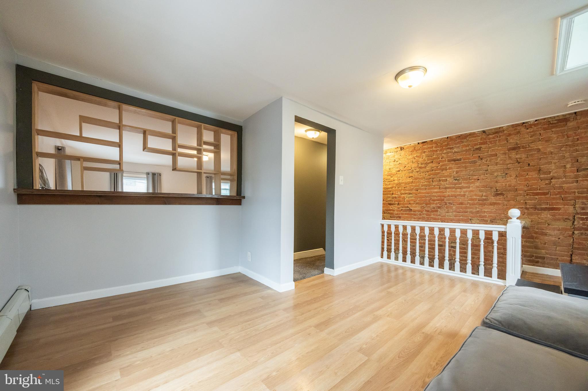 EAST KENSINGTON - Residential