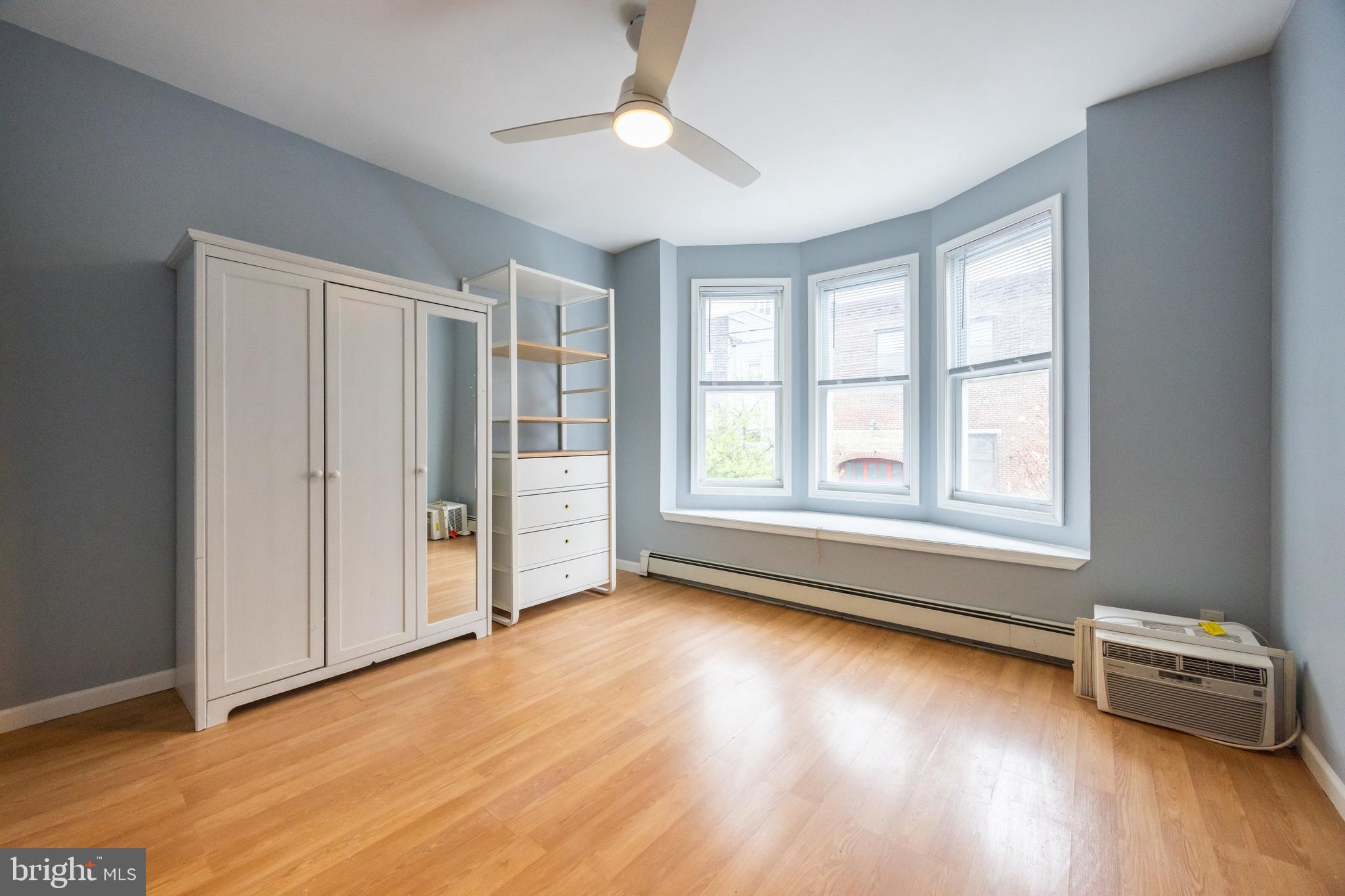 EAST KENSINGTON - Residential