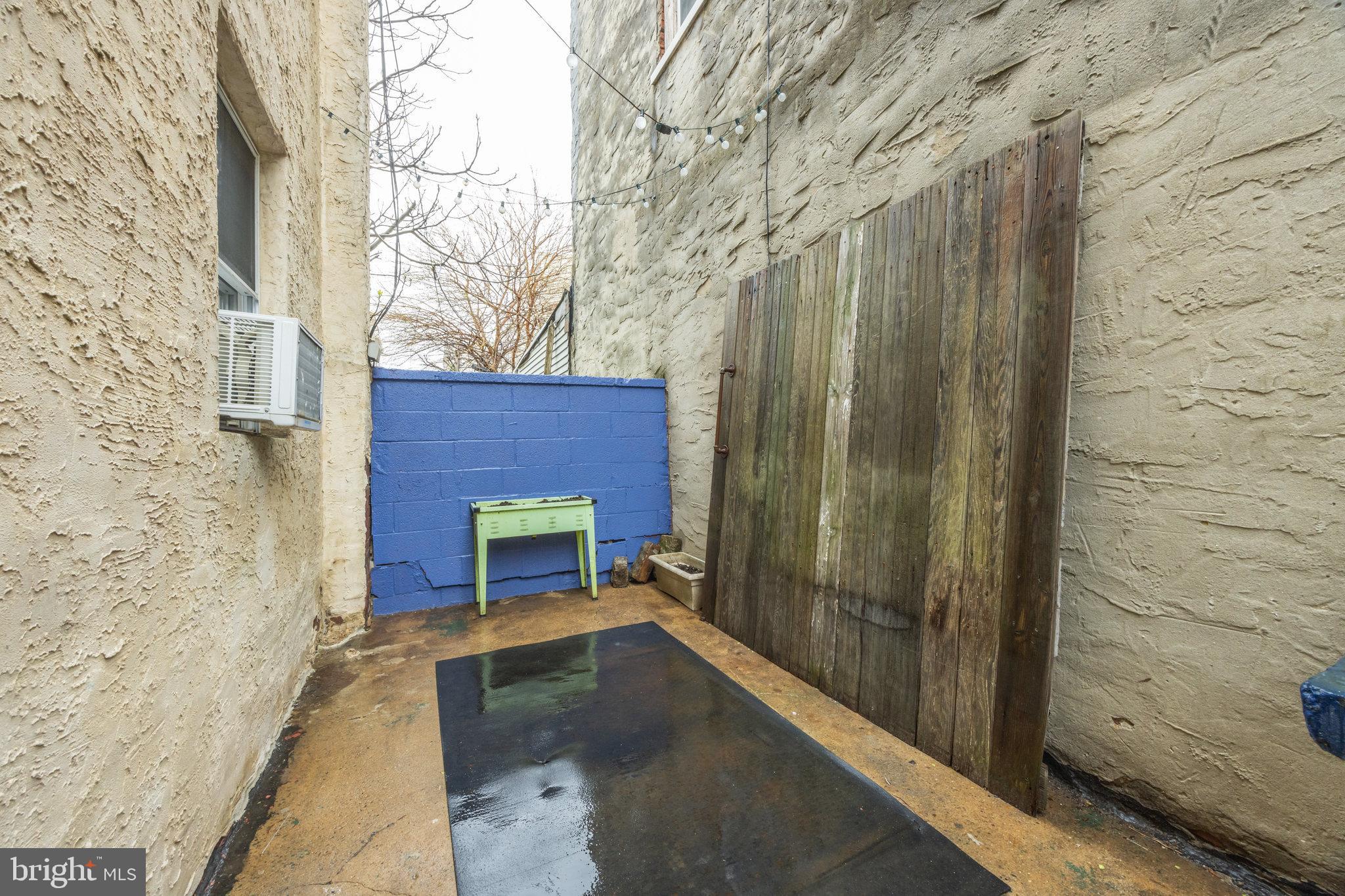 EAST KENSINGTON - Residential