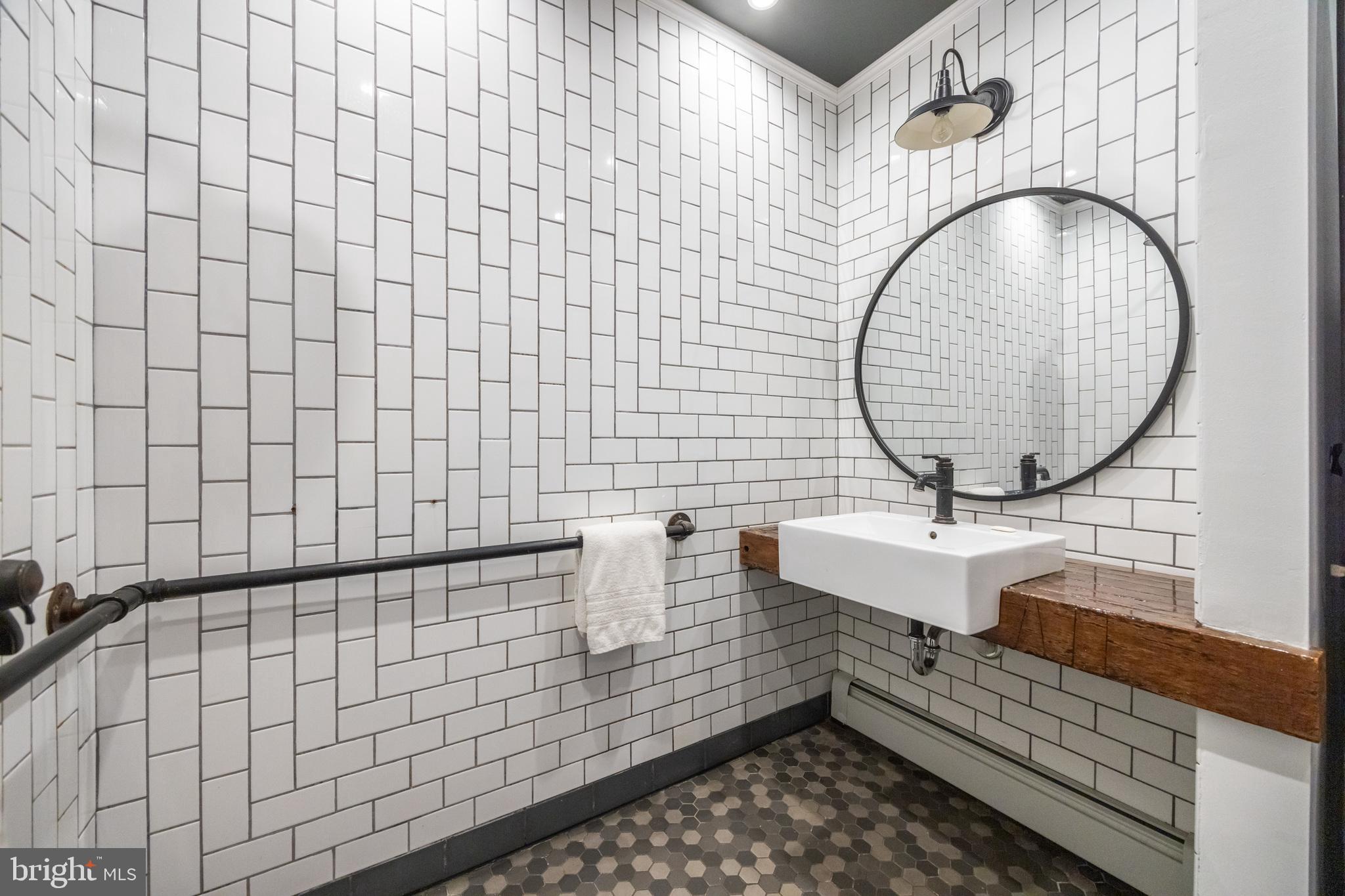 EAST KENSINGTON - Residential