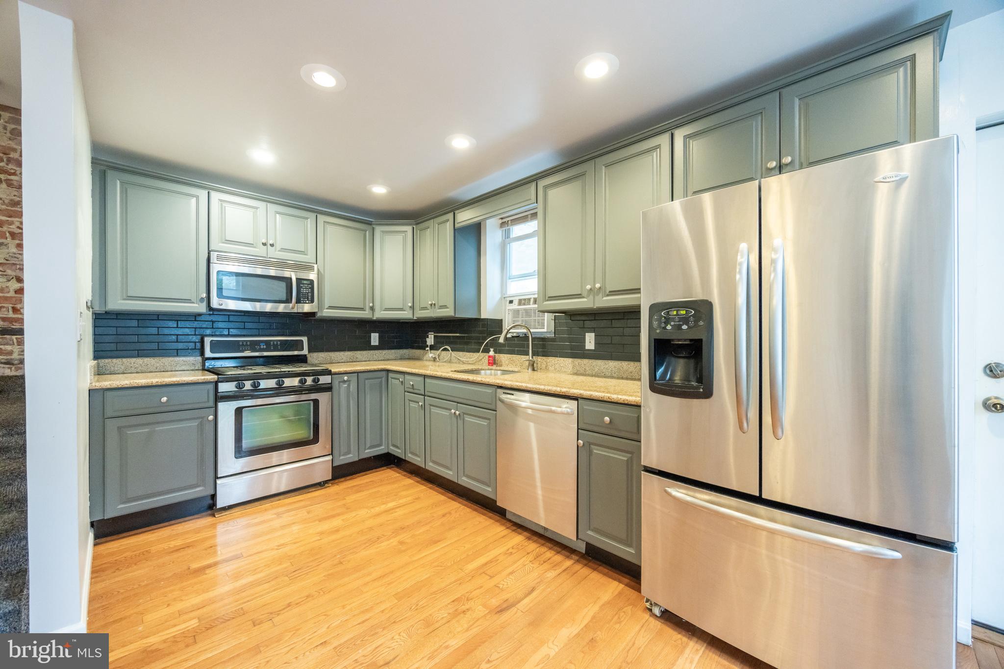 EAST KENSINGTON - Residential