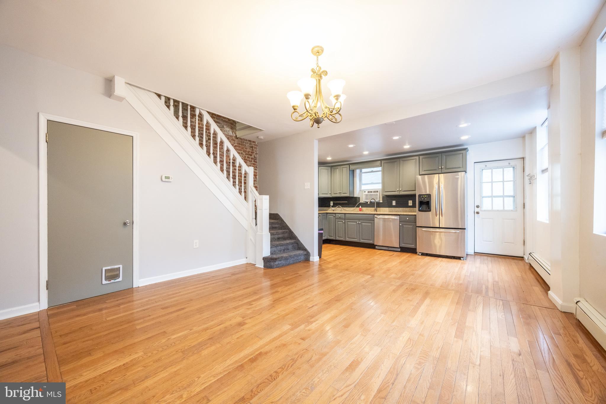 EAST KENSINGTON - Residential