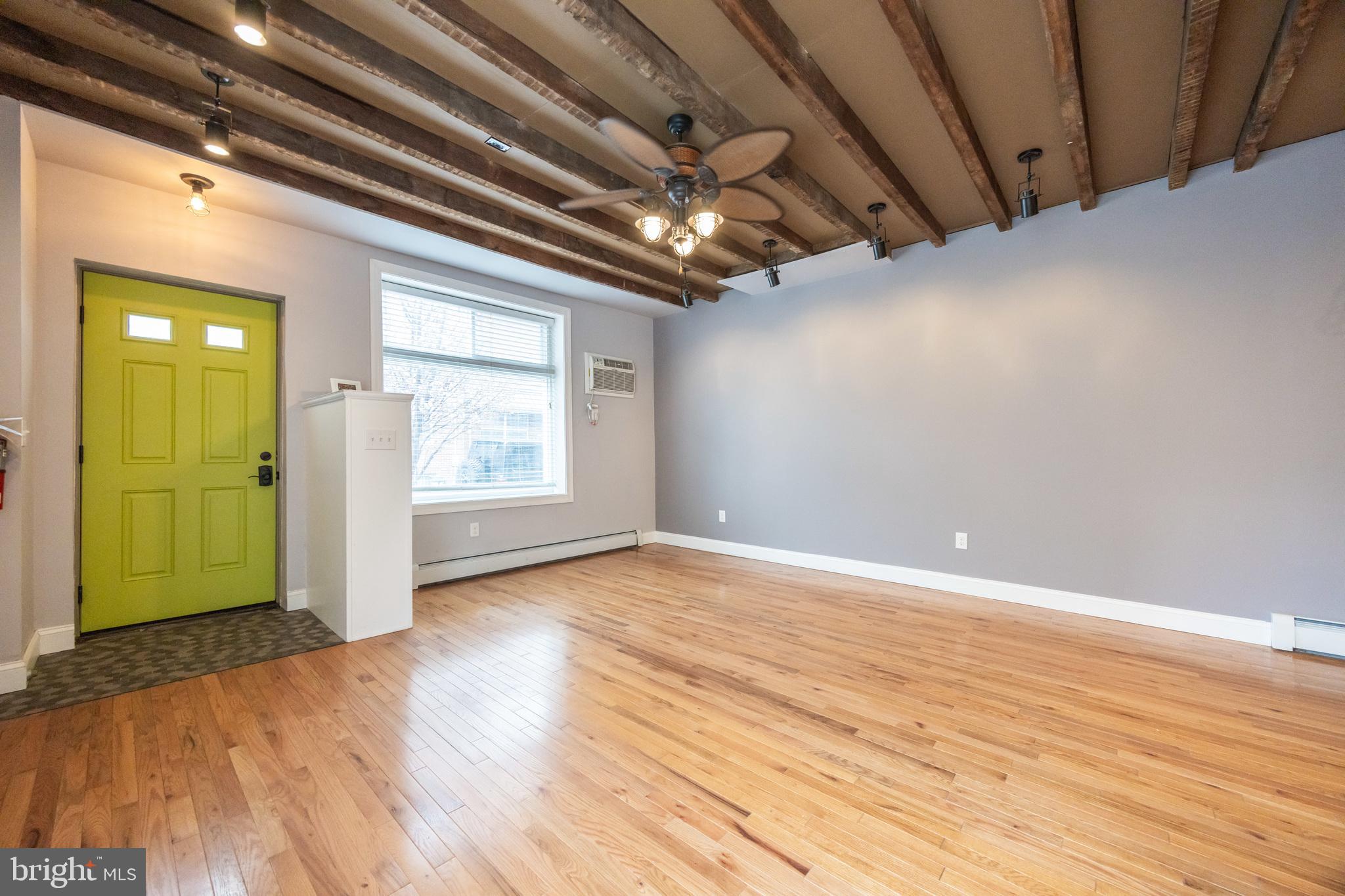 EAST KENSINGTON - Residential