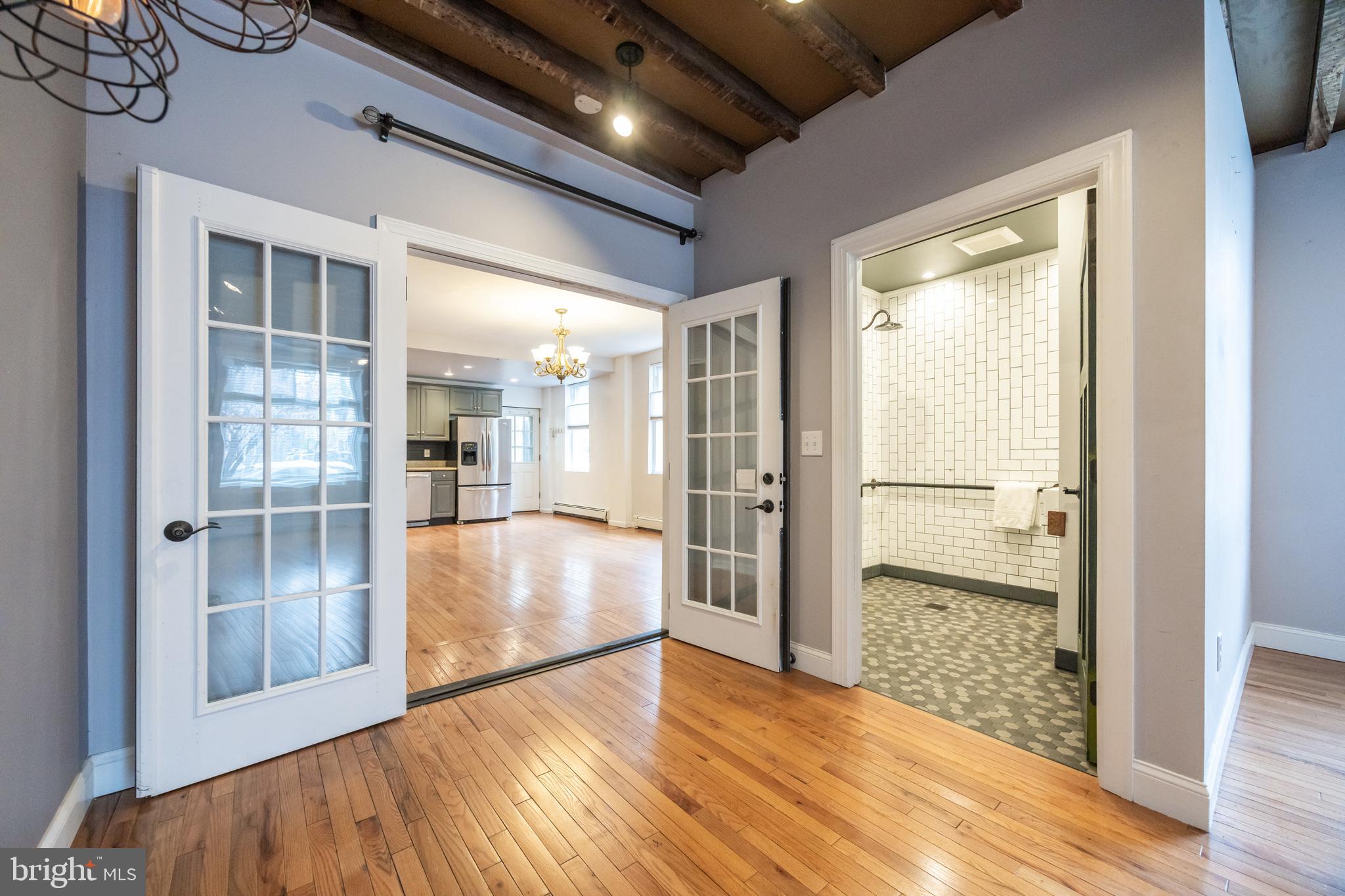 EAST KENSINGTON - Residential