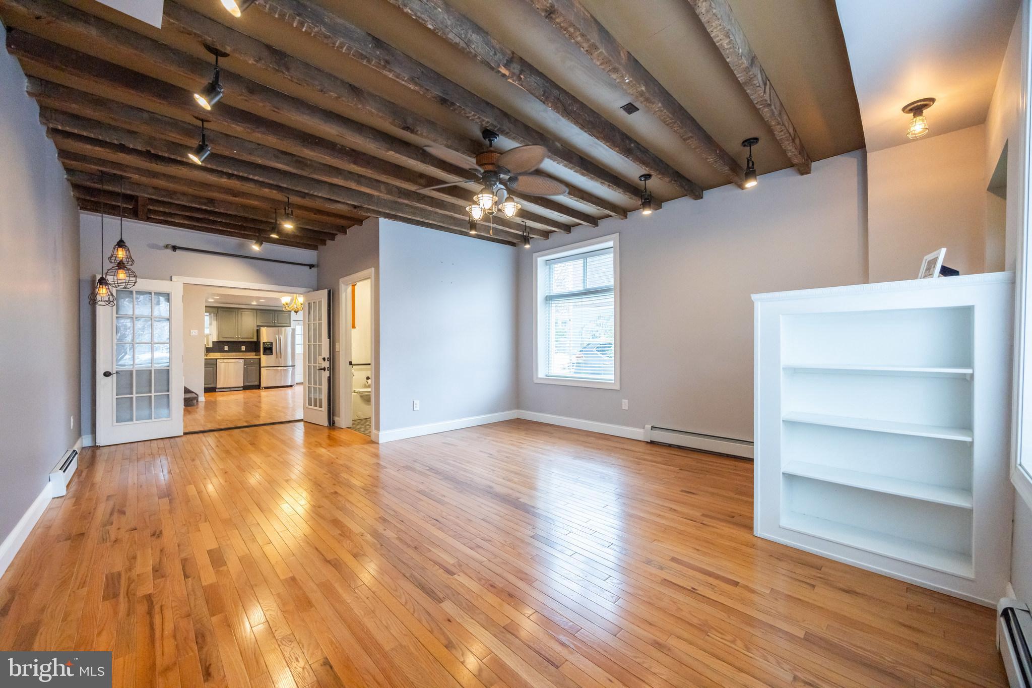 EAST KENSINGTON - Residential