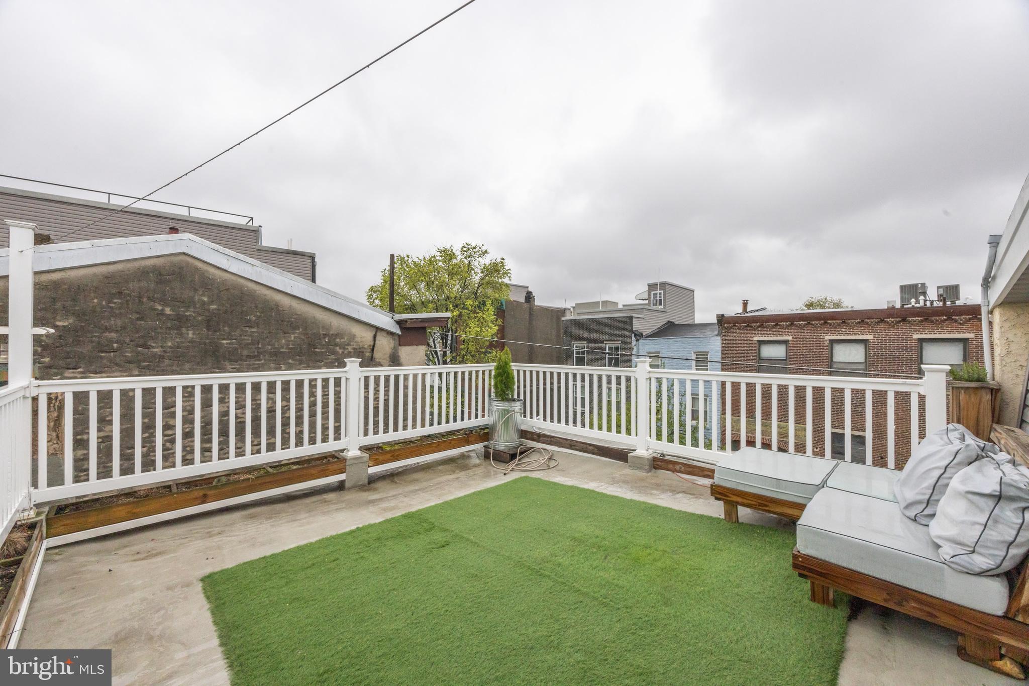 EAST KENSINGTON - Residential