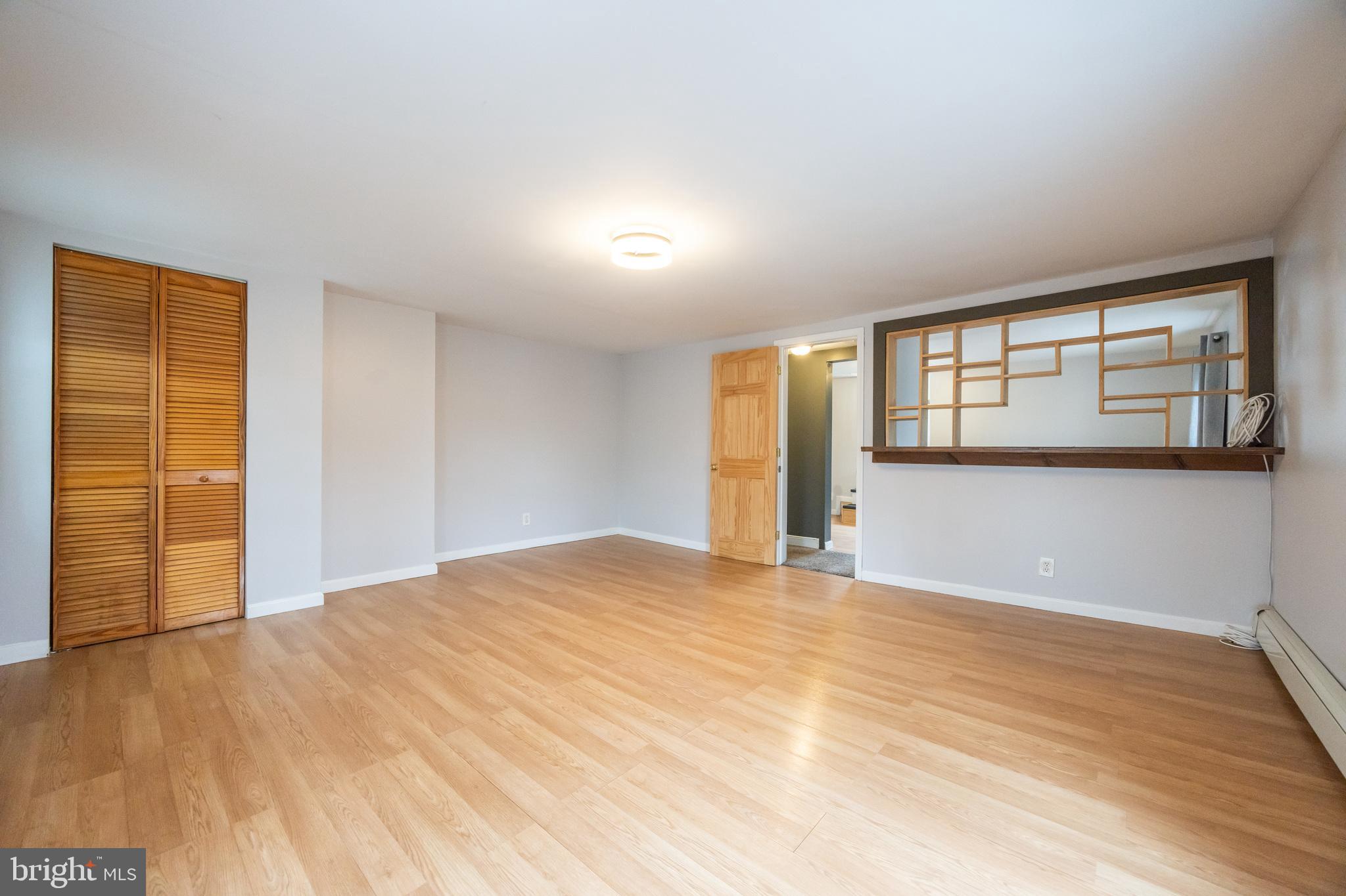 EAST KENSINGTON - Residential