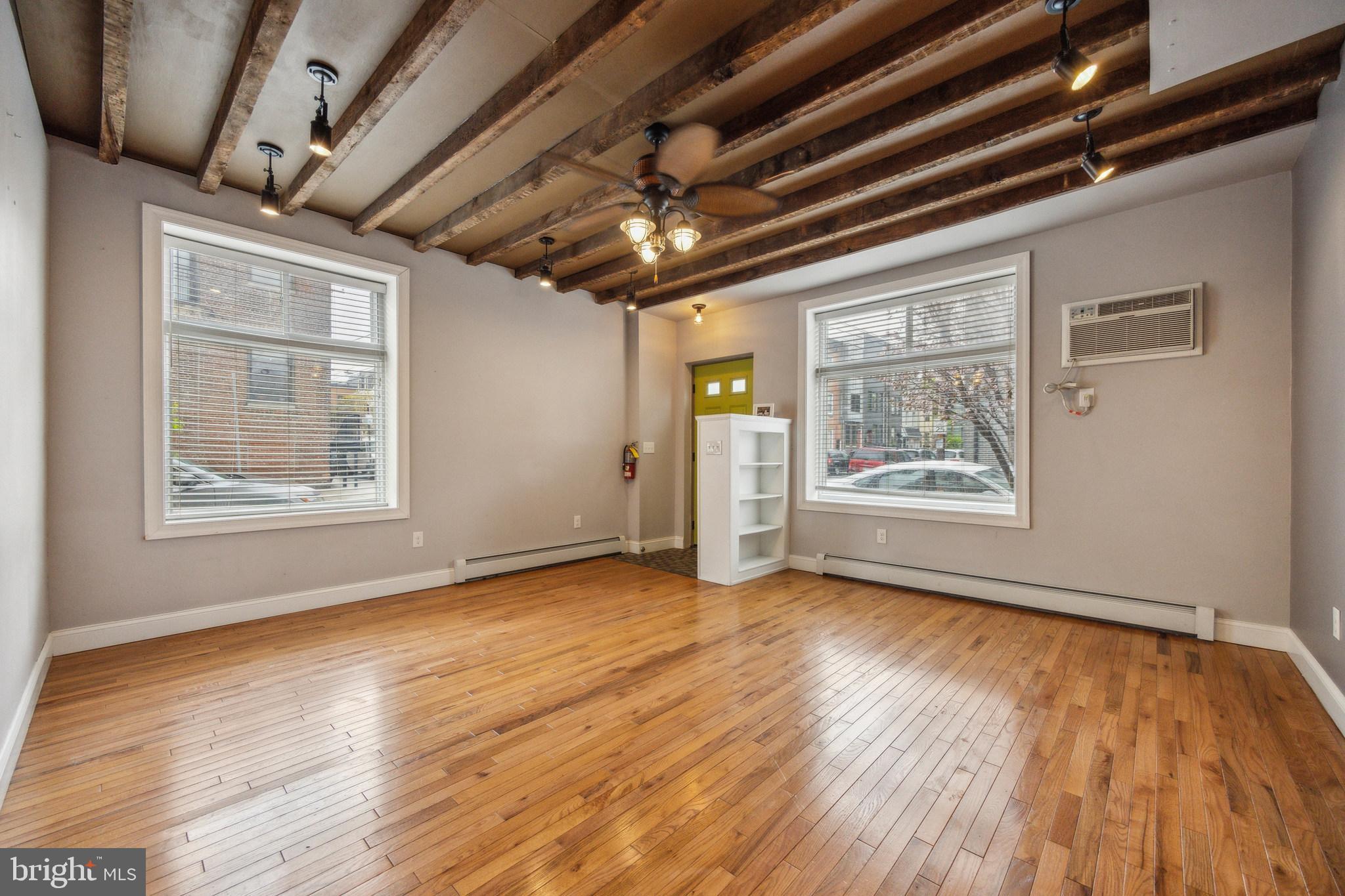 EAST KENSINGTON - Residential