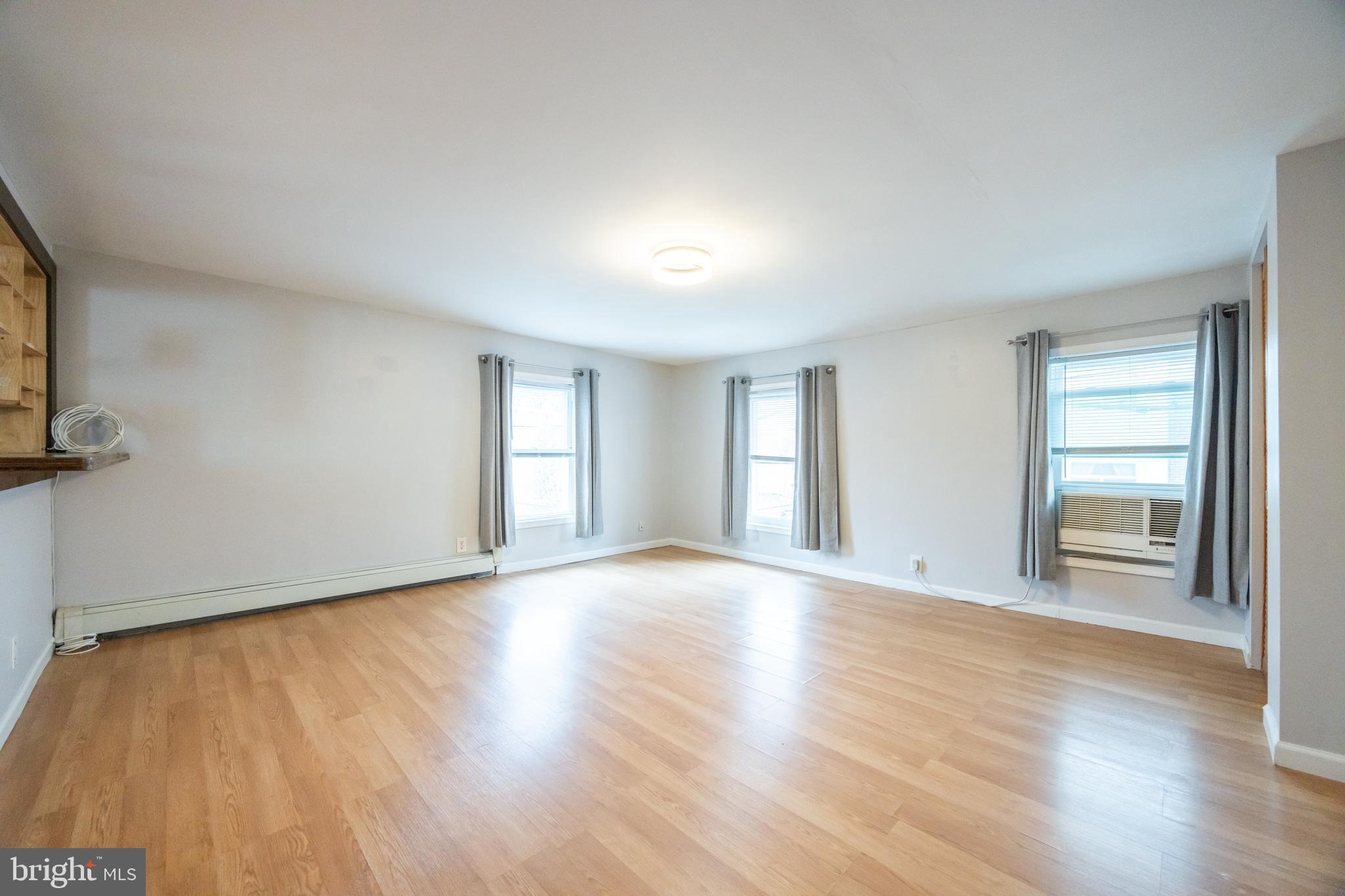 EAST KENSINGTON - Residential