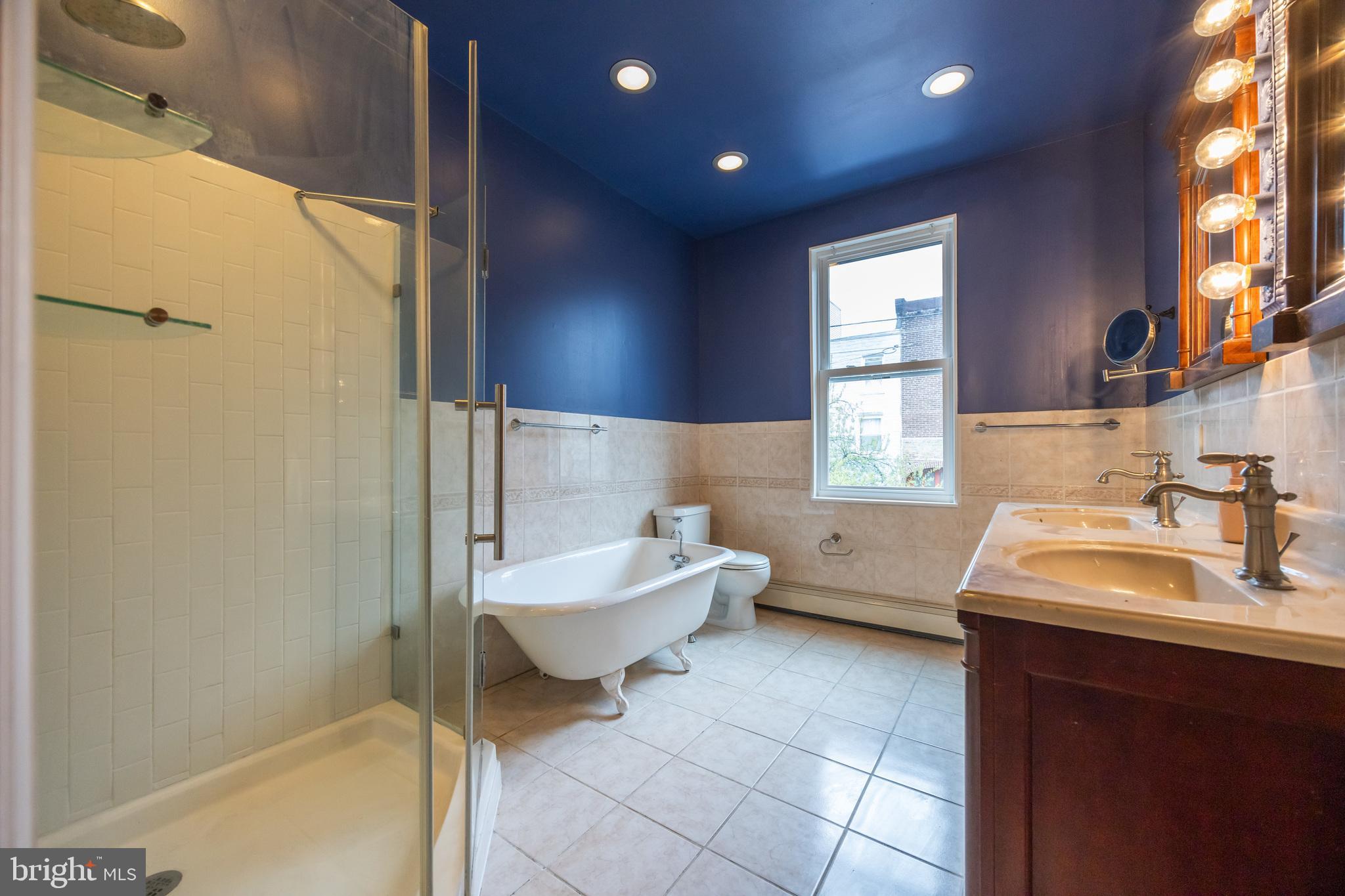 EAST KENSINGTON - Residential