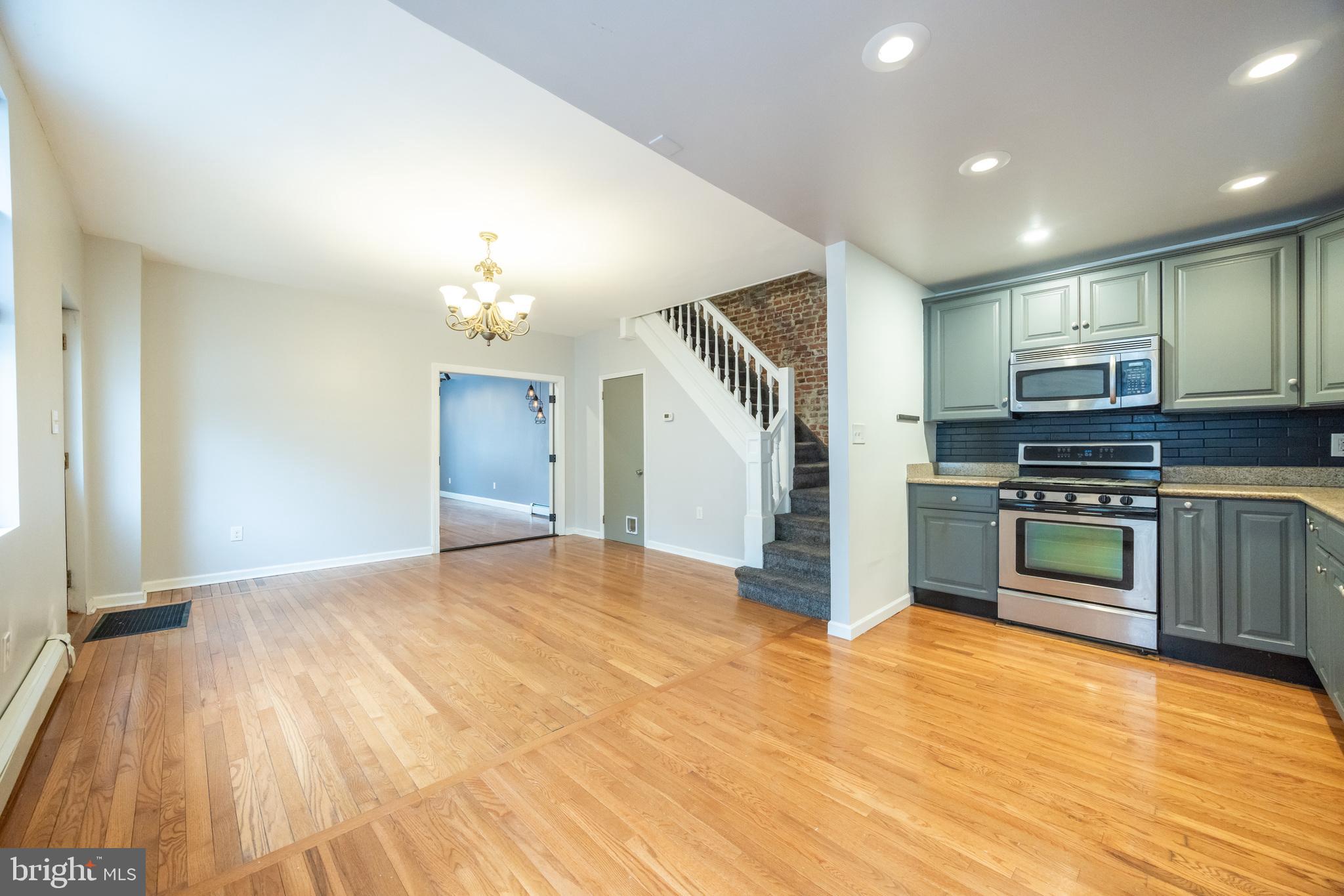 EAST KENSINGTON - Residential