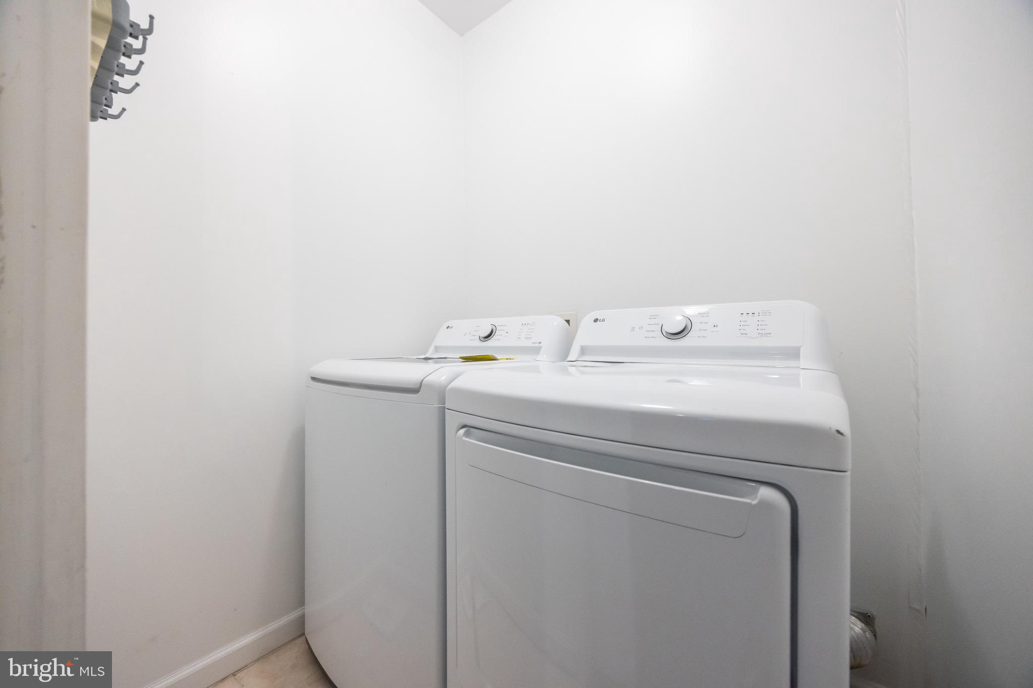 EAST KENSINGTON - Residential