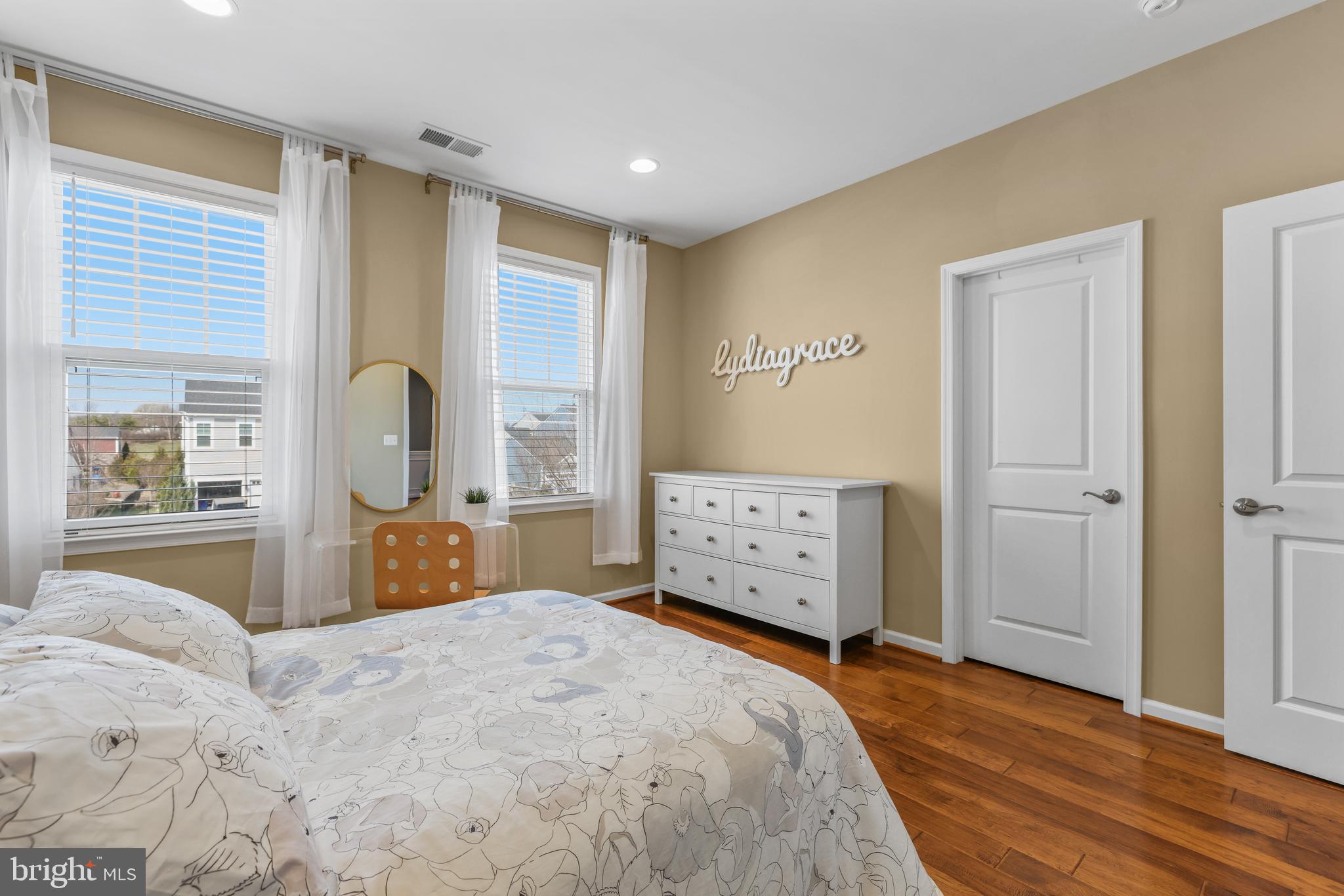 MEADOWBROOK - Residential