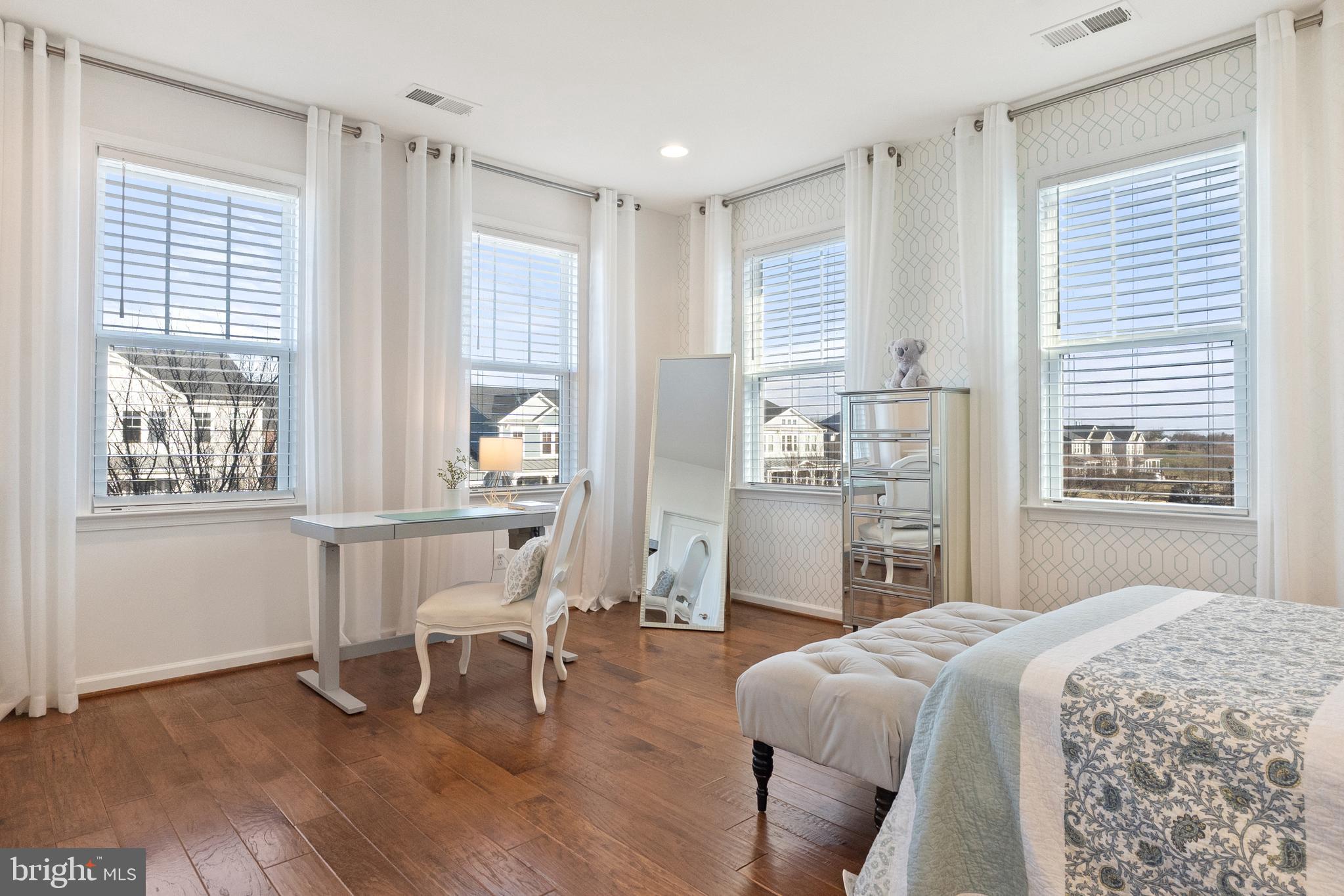 MEADOWBROOK - Residential