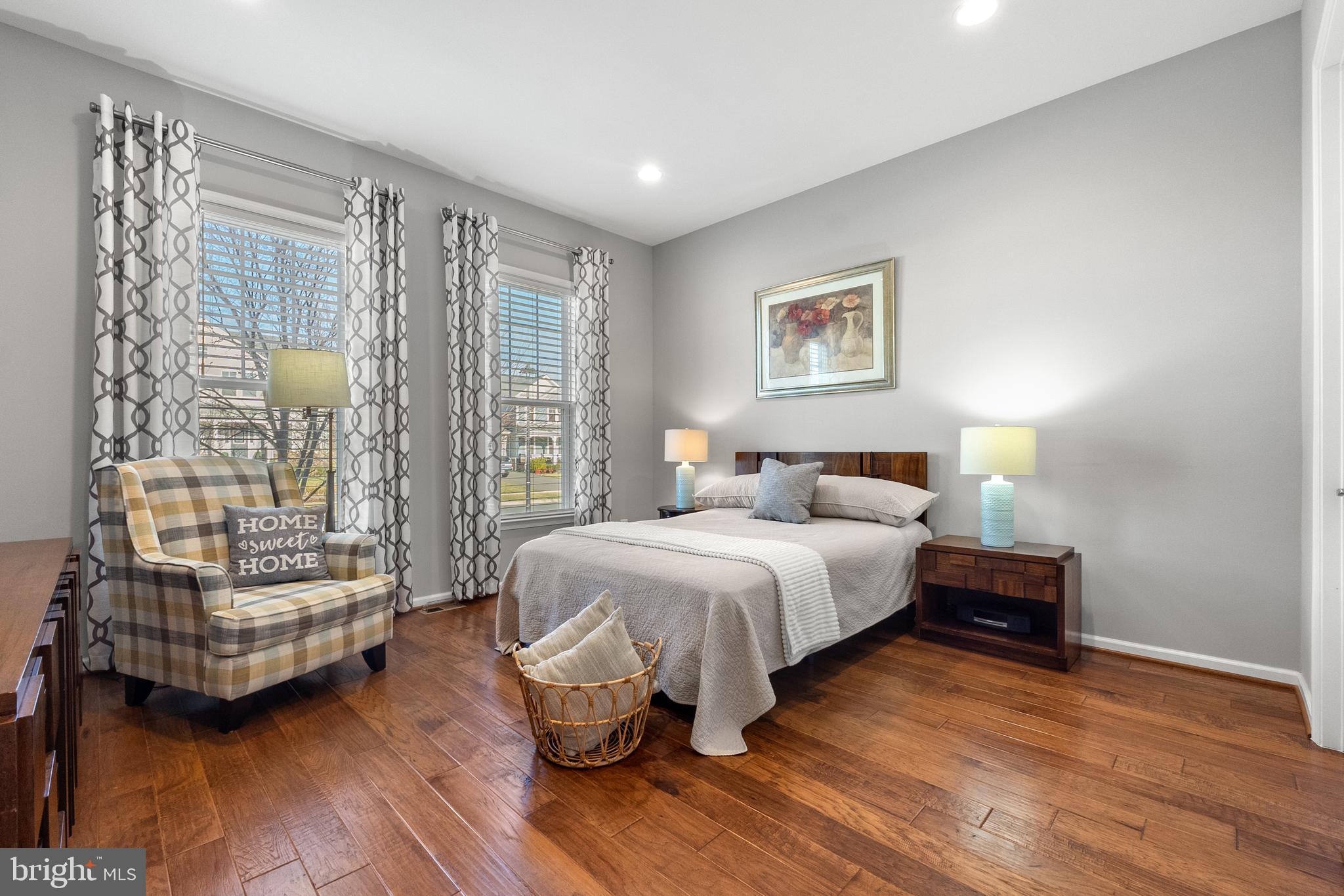 MEADOWBROOK - Residential