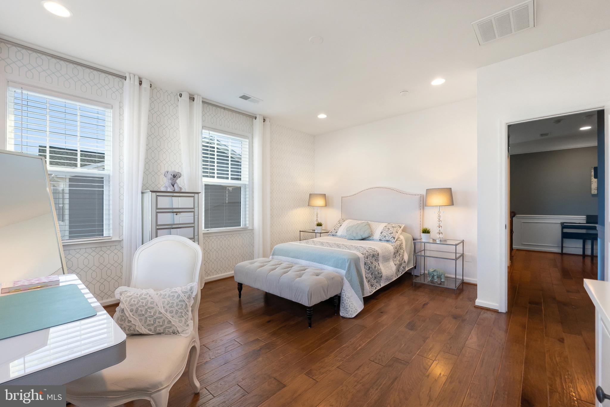 MEADOWBROOK - Residential