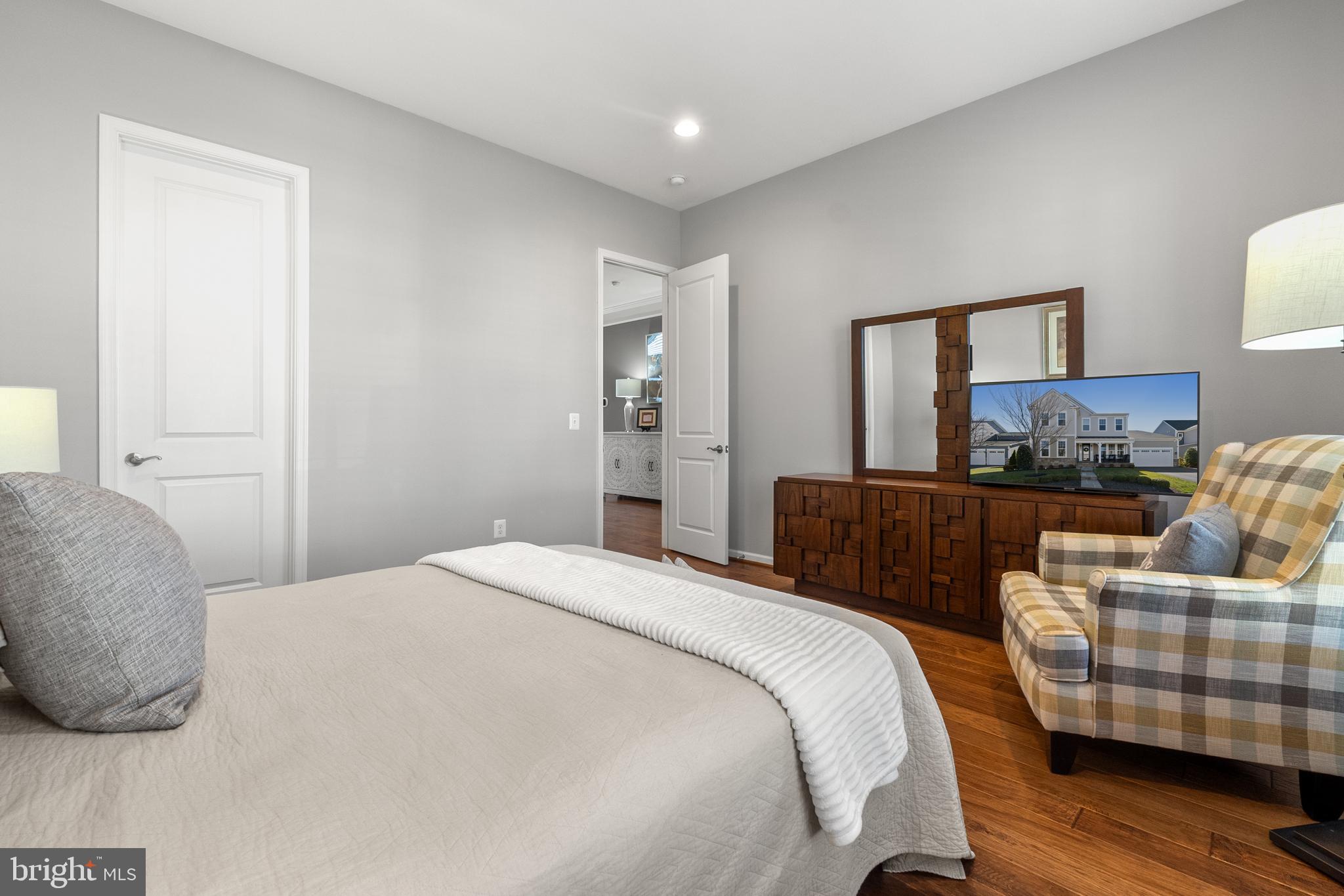 MEADOWBROOK - Residential