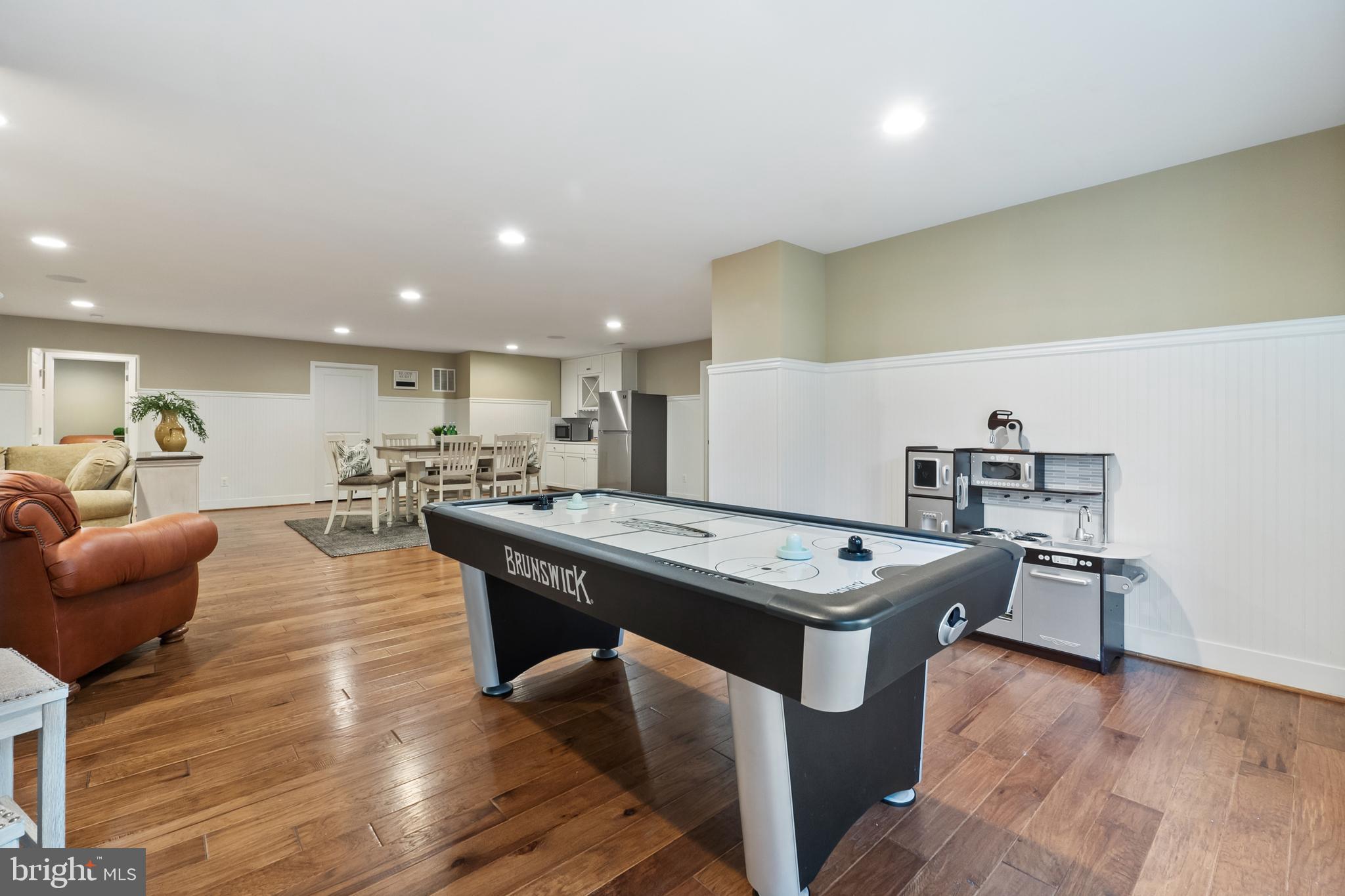 MEADOWBROOK - Residential