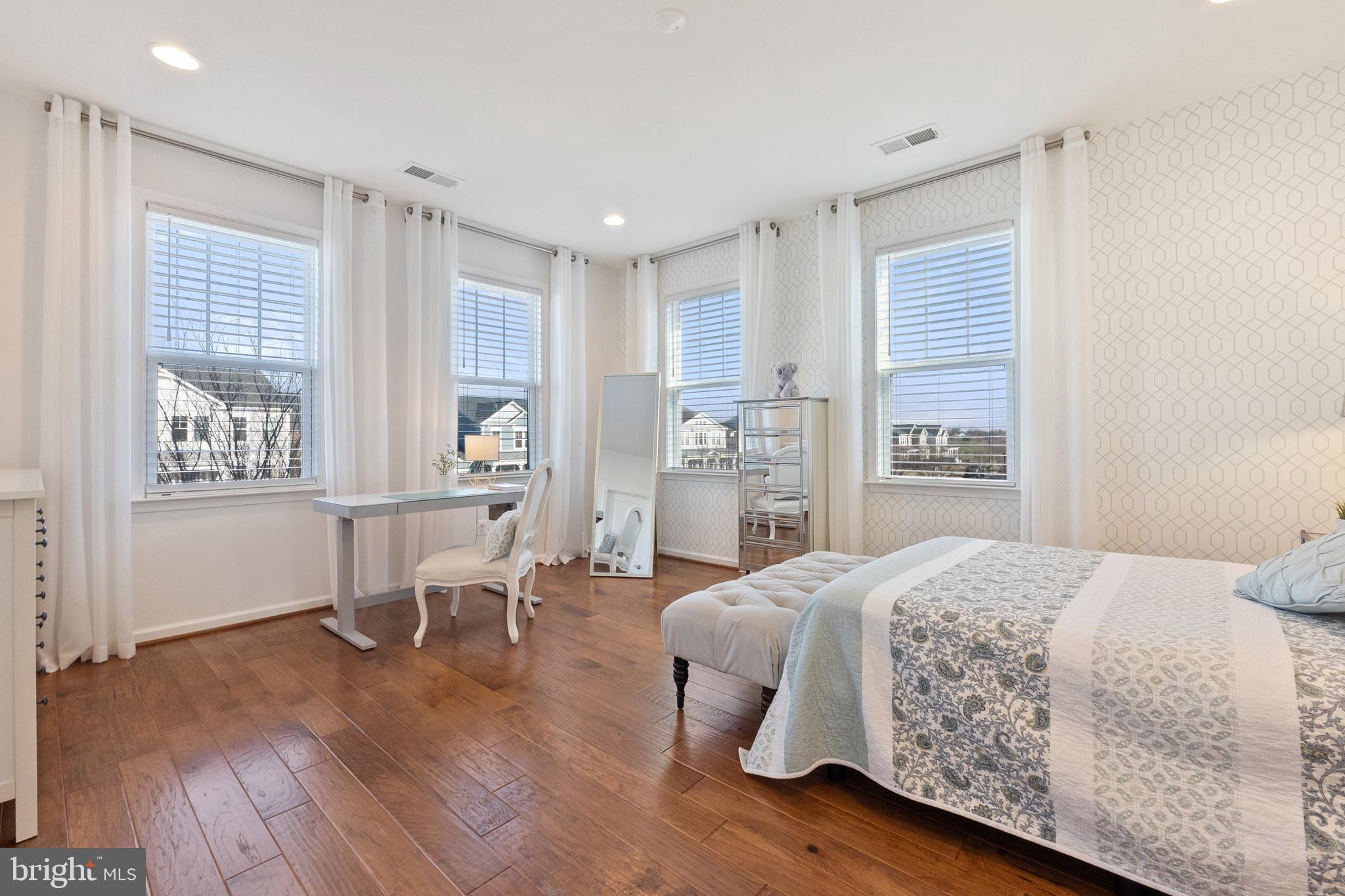 MEADOWBROOK - Residential