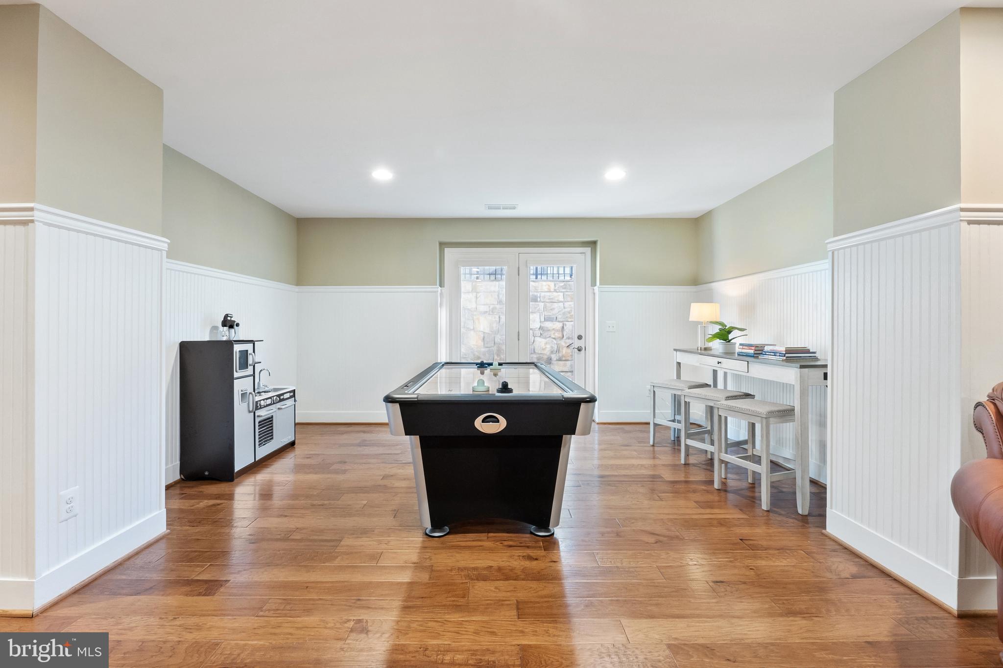 MEADOWBROOK - Residential