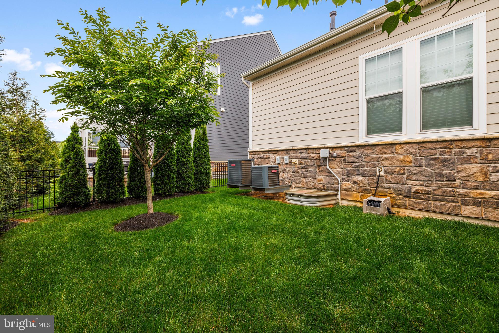 MEADOWBROOK - Residential