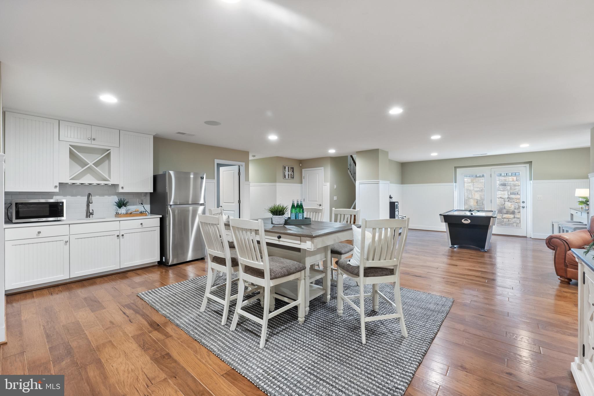 MEADOWBROOK - Residential