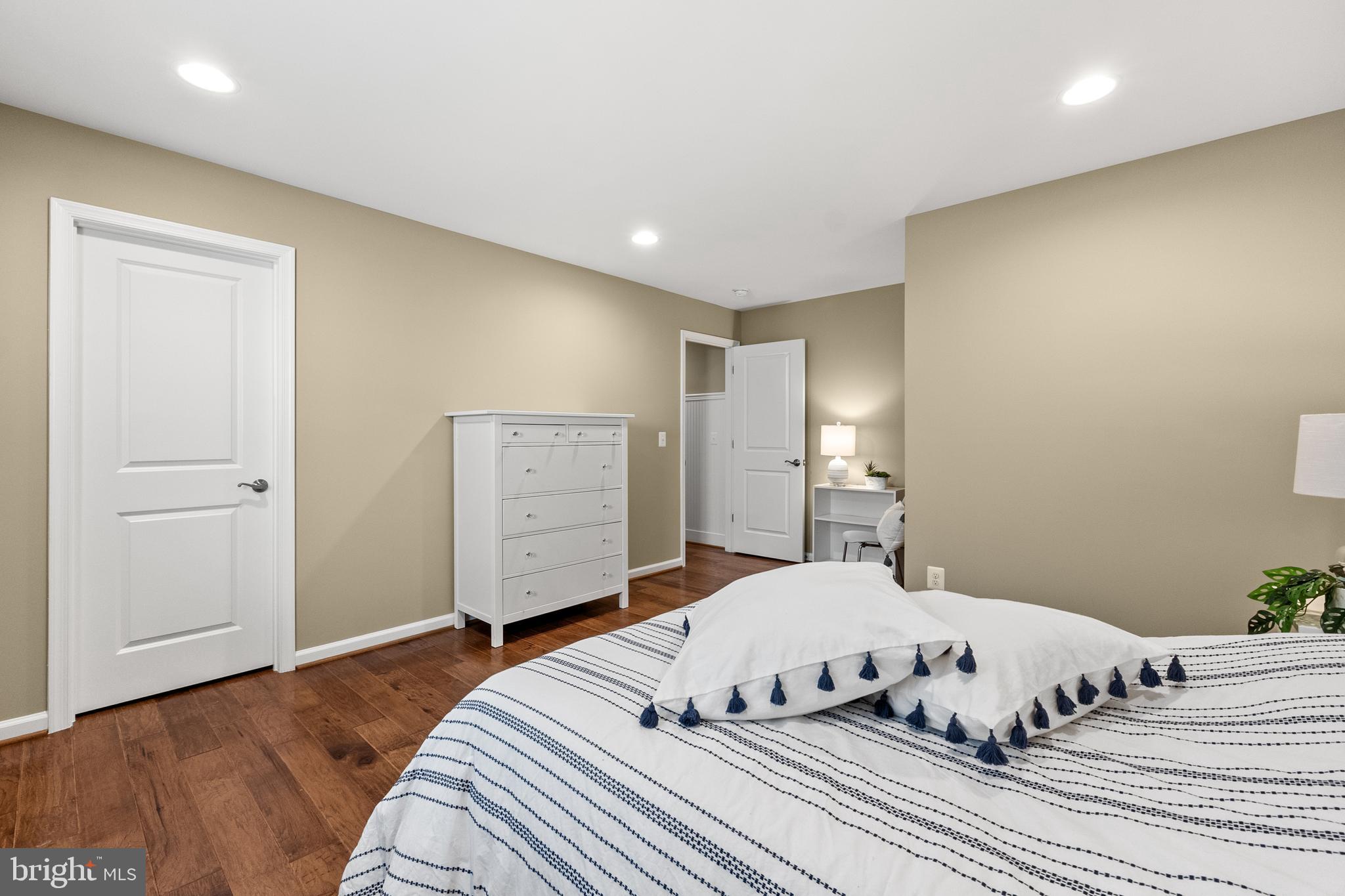 MEADOWBROOK - Residential