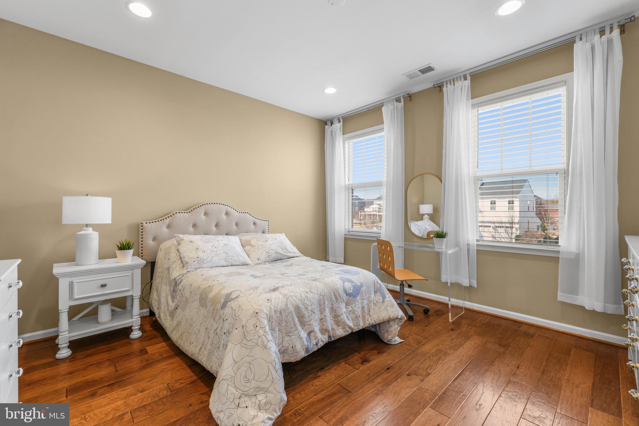 MEADOWBROOK - Residential