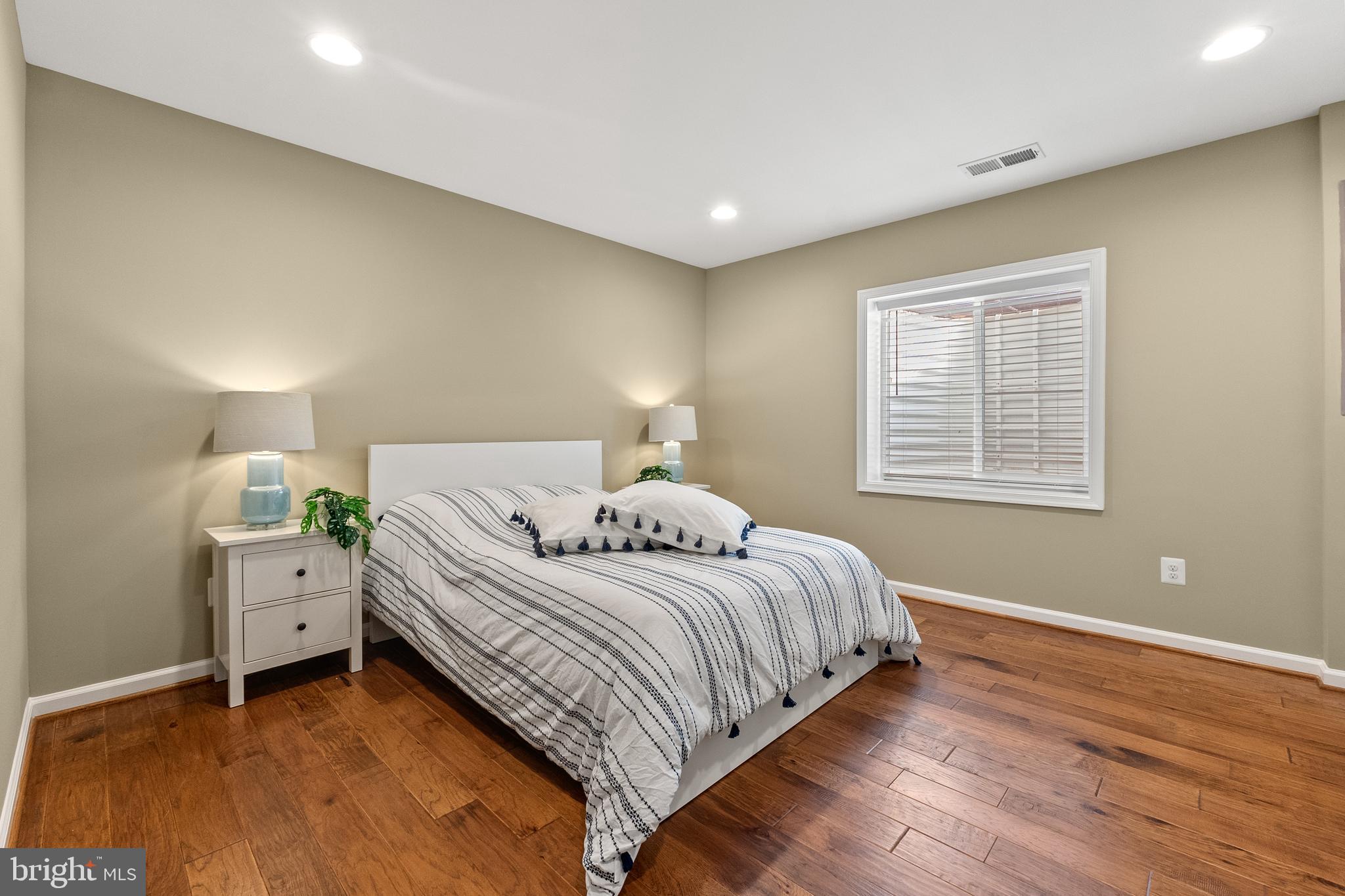 MEADOWBROOK - Residential