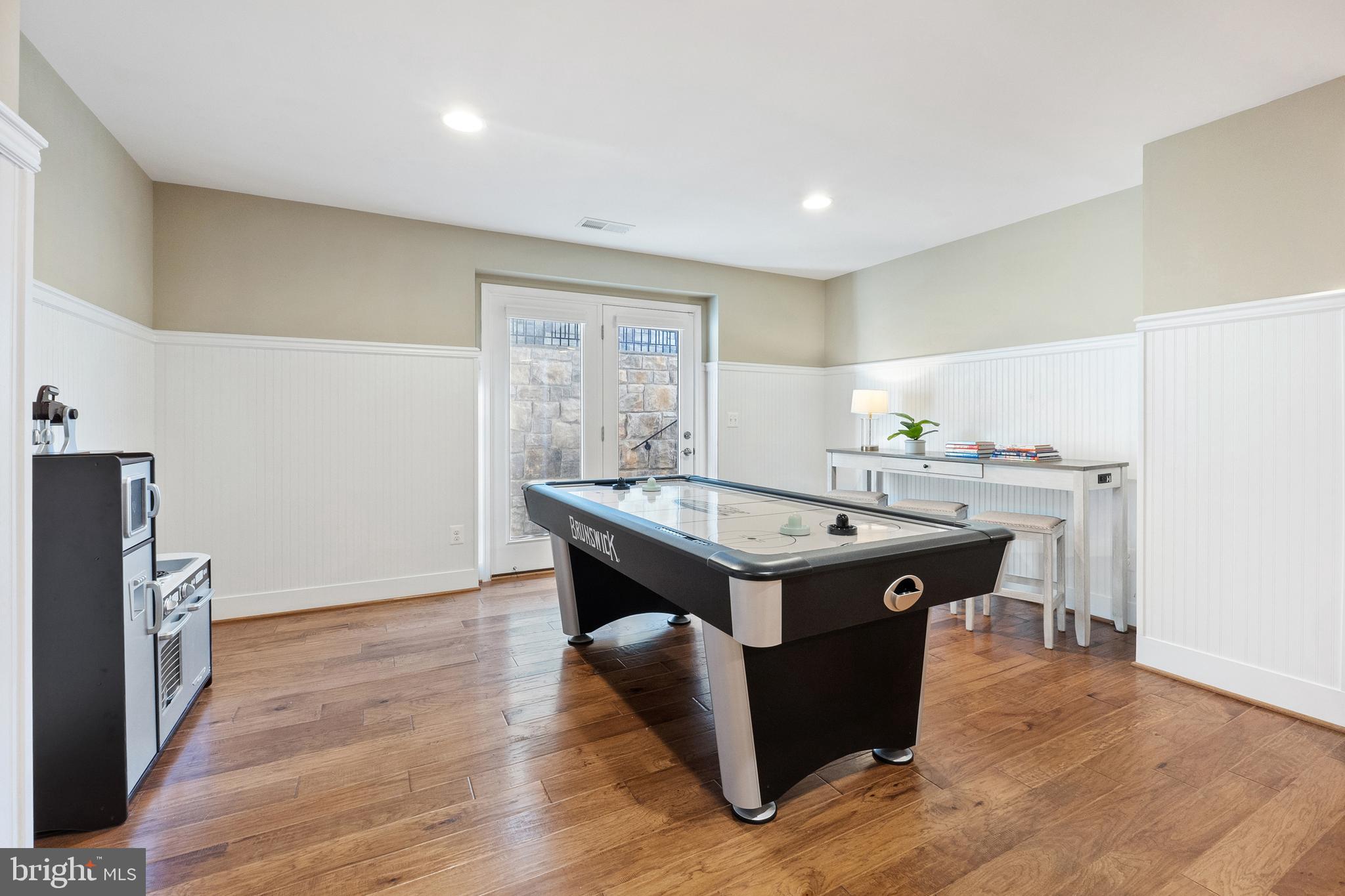 MEADOWBROOK - Residential