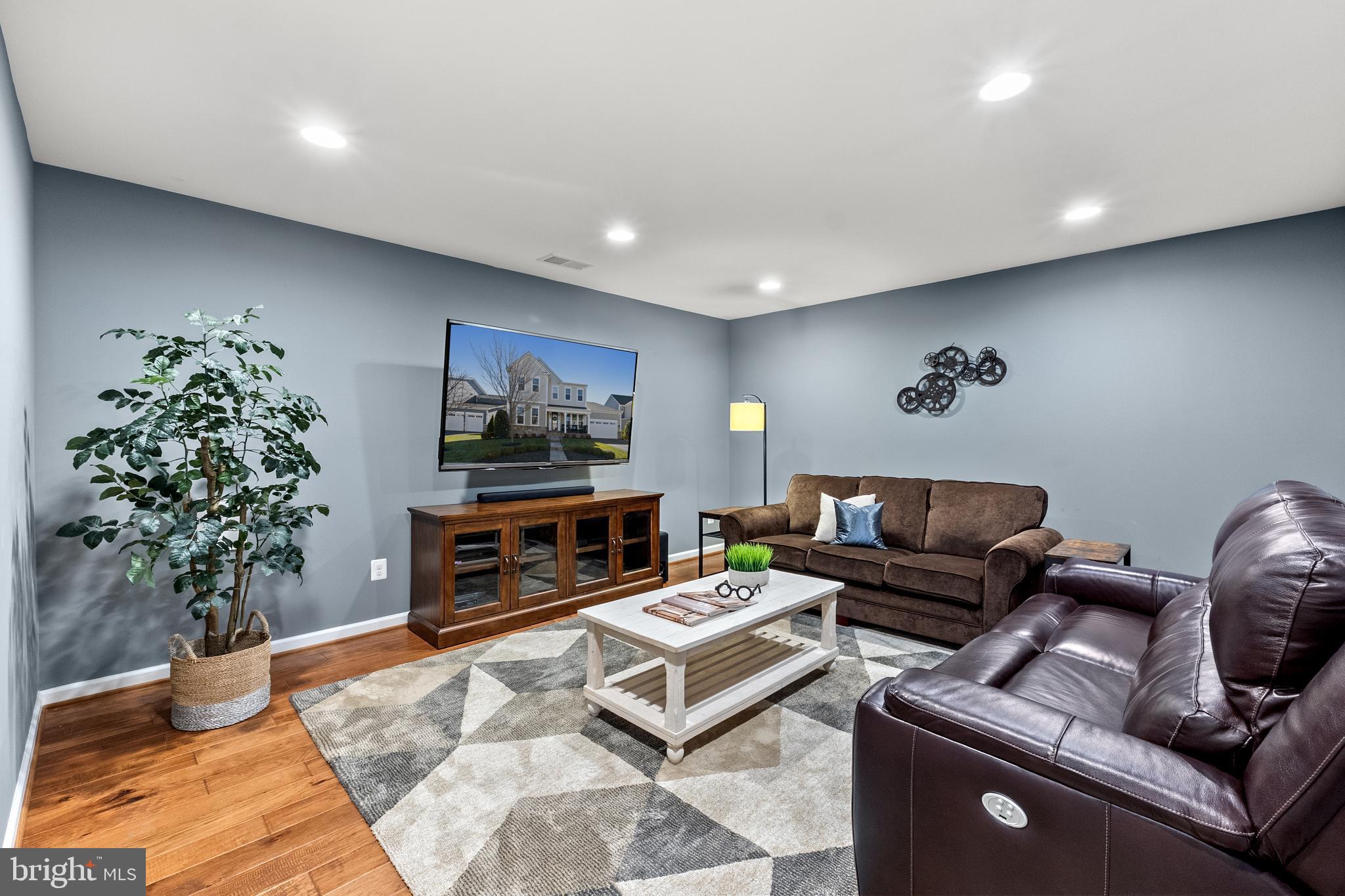 MEADOWBROOK - Residential