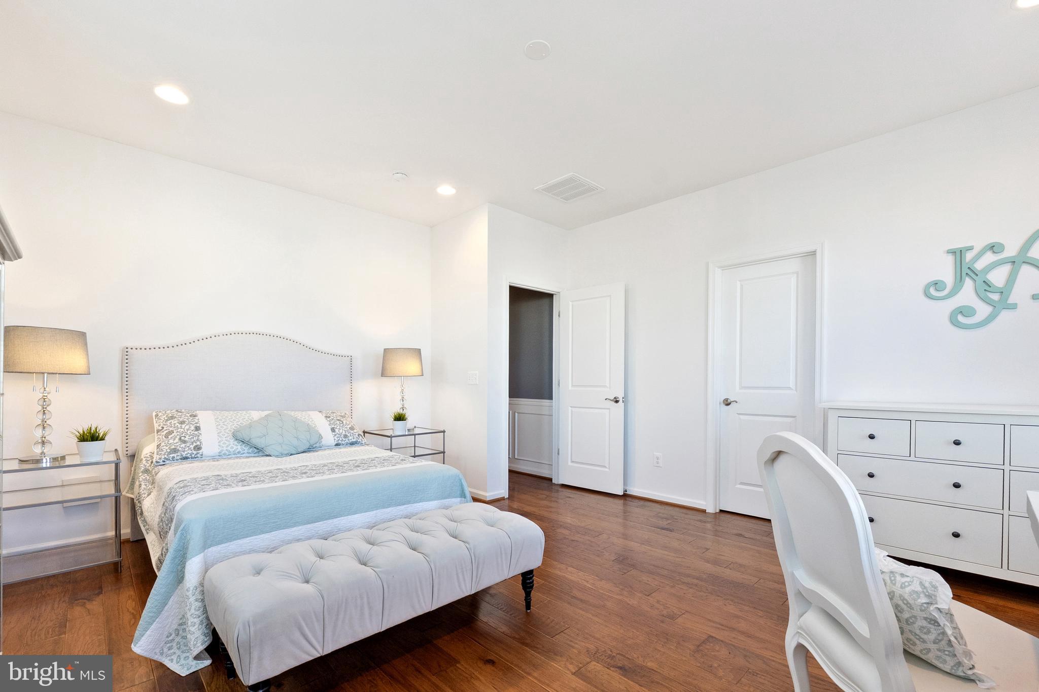 MEADOWBROOK - Residential