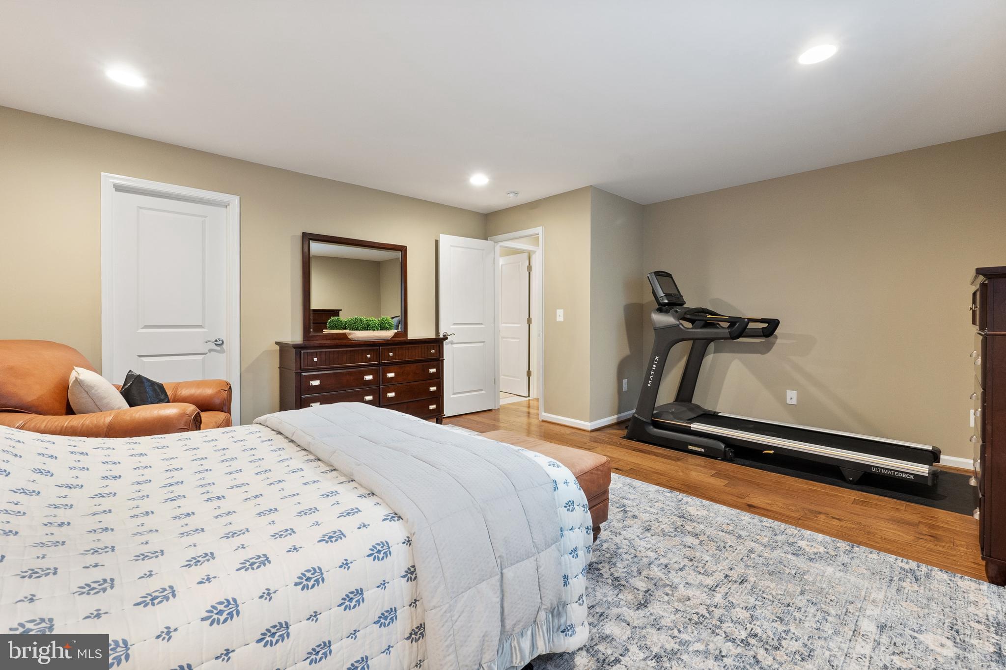 MEADOWBROOK - Residential